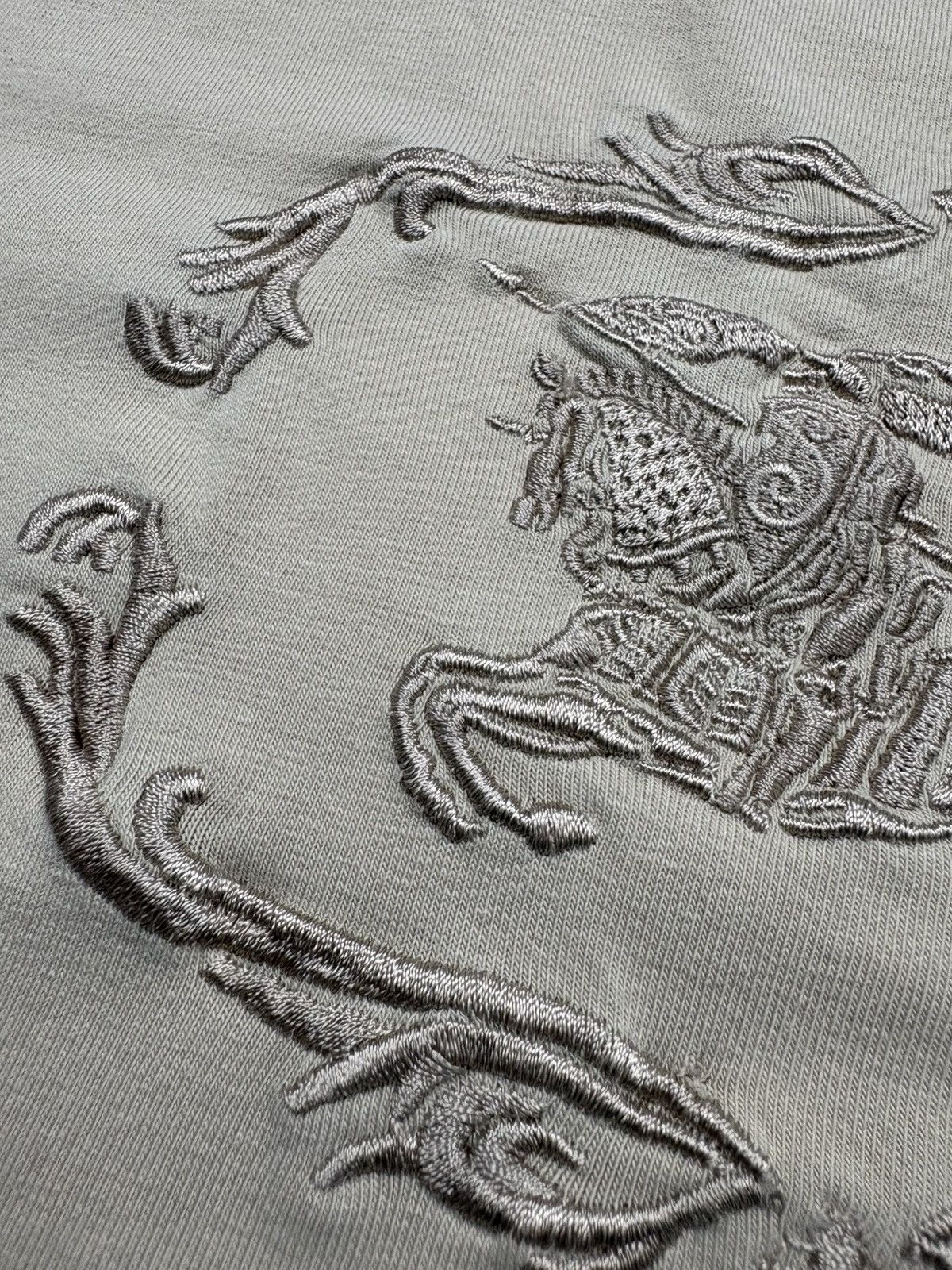 Burberry Burberry Knight Crest Beige Embroidered Tee Y2K Archival 00s Size M / US 6-8 / IT 42-44 - 7 Thumbnail