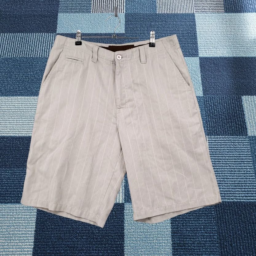 O'Neill VINTAGE O'Neill Shorts Mens 32 Gray Striped Chino Bermuda Zip Fly Y2K Shorts Mens Gray Striped Chino Bermuda Zip Fly Y2K Size US 32 / EU 48 - 1 Thumbnail