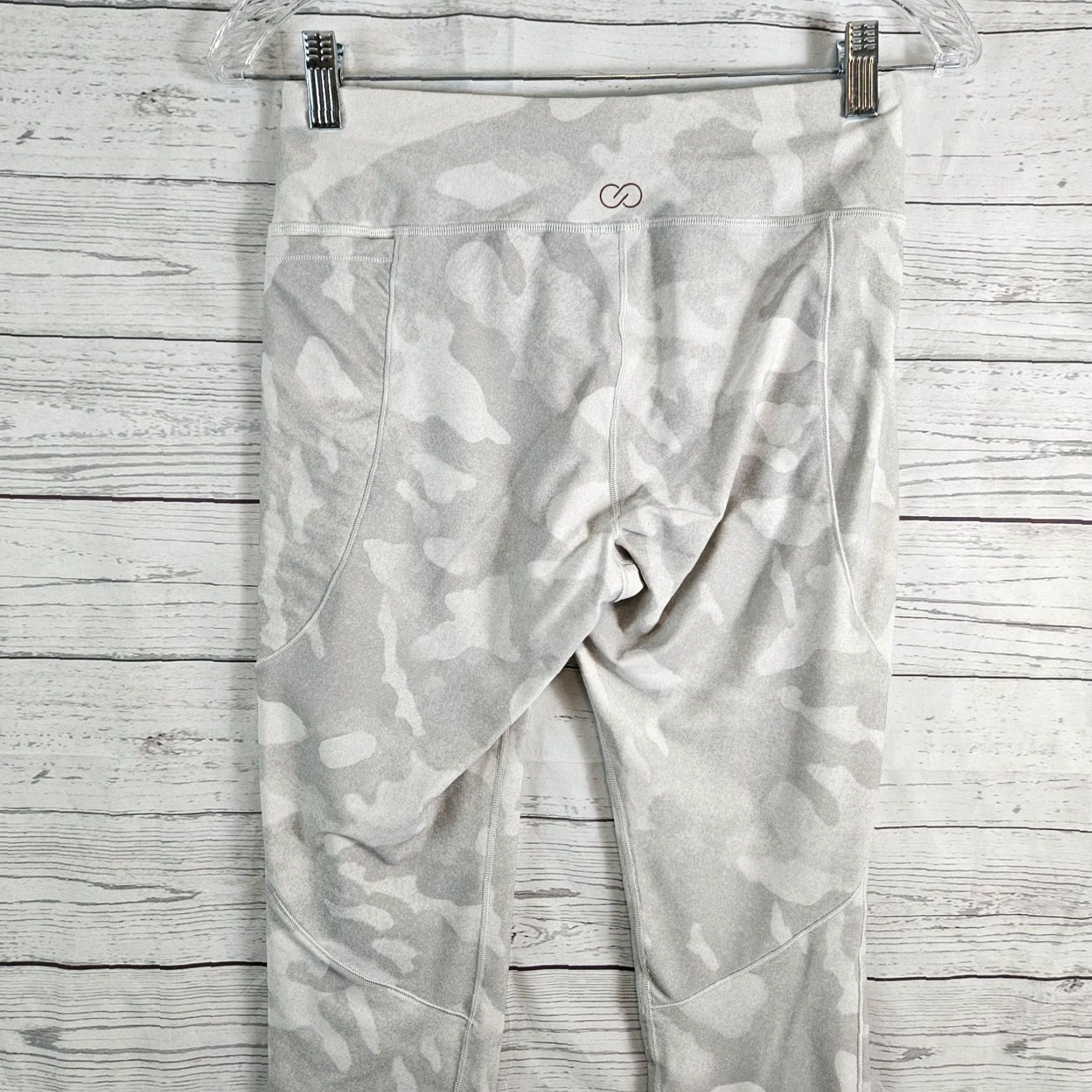 Vintage Calia Womens Cropped Leggings Sz M Gray Camo Pockets Mid Rise Activewear - Leggings Womens M Gray Camouflage Cropped with Pockets Size 32" / US 10 / IT 46 - 4 Thumbnail