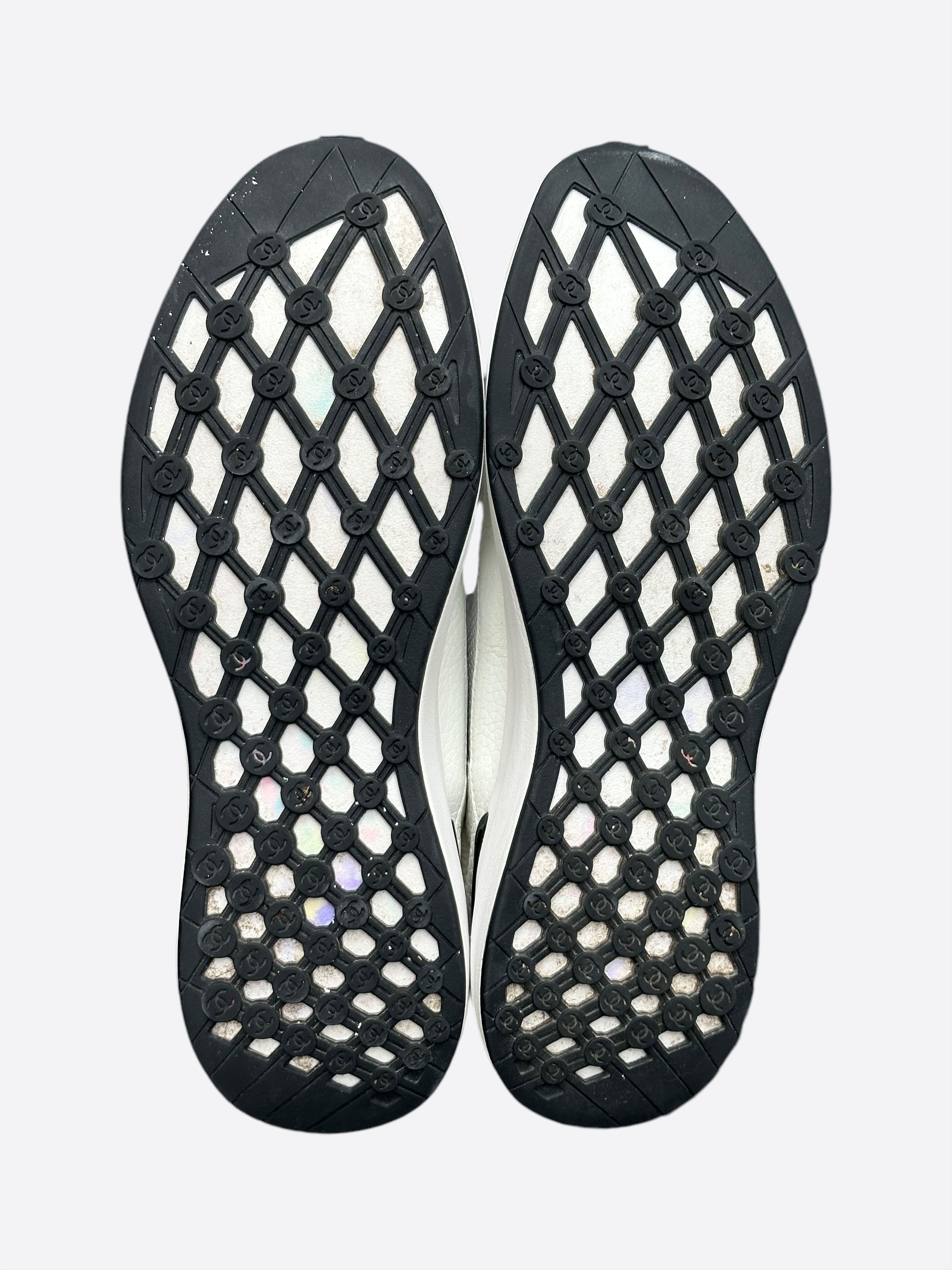 Chanel Chanel White & Black CC Logo Runners Size US 8 / EU 41 - 7 Thumbnail