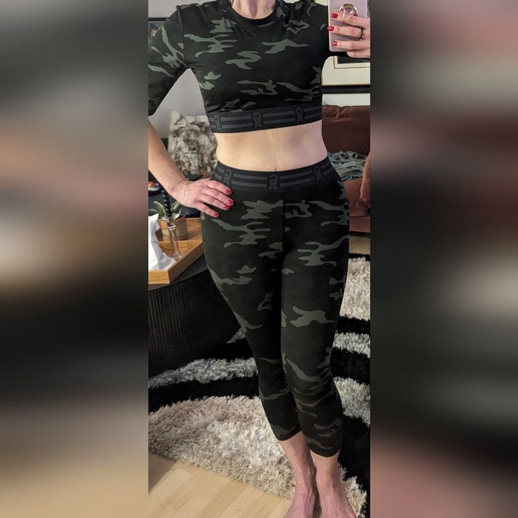 Good American Good American Green Camo Leggings & Top Size 26" / US 2 / IT 38 - 5 Thumbnail