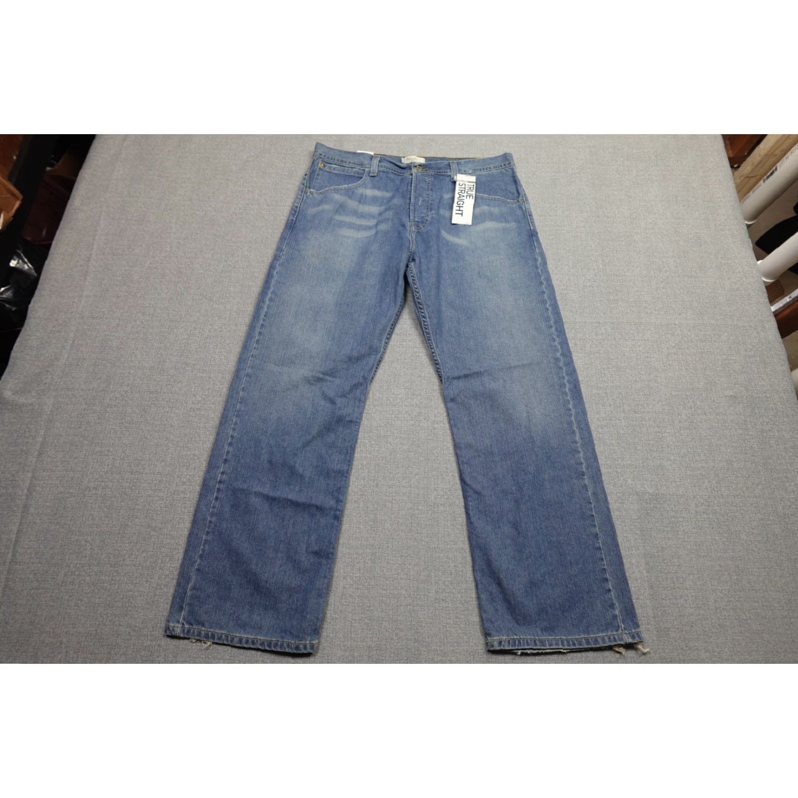 Levi's Vintage Levi's Silvertab Jeans Mens 38x32 Blue Baggy Wide-Leg Light Wash NWT Levi's Jeans Mens 38 32 Blue Baggy Wide-Leg Light Wash NWT Size US 38 / EU 54 - 2 Thumbnail