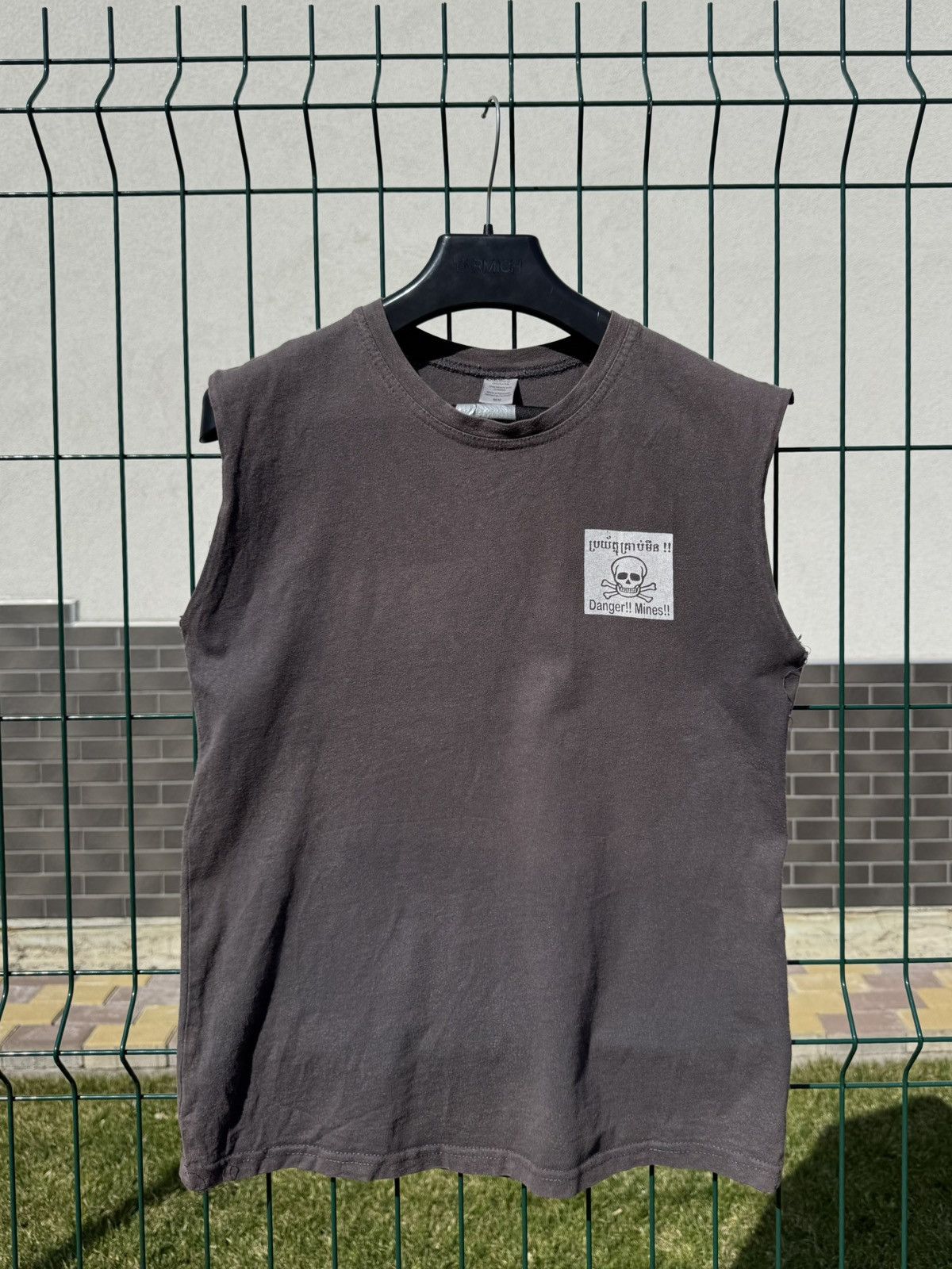 Vintage Vintage 90s CAMBODIA Danger Mines Landmines Sleeveless Tee Size US M / EU 48-50 / 2 - 5 Thumbnail