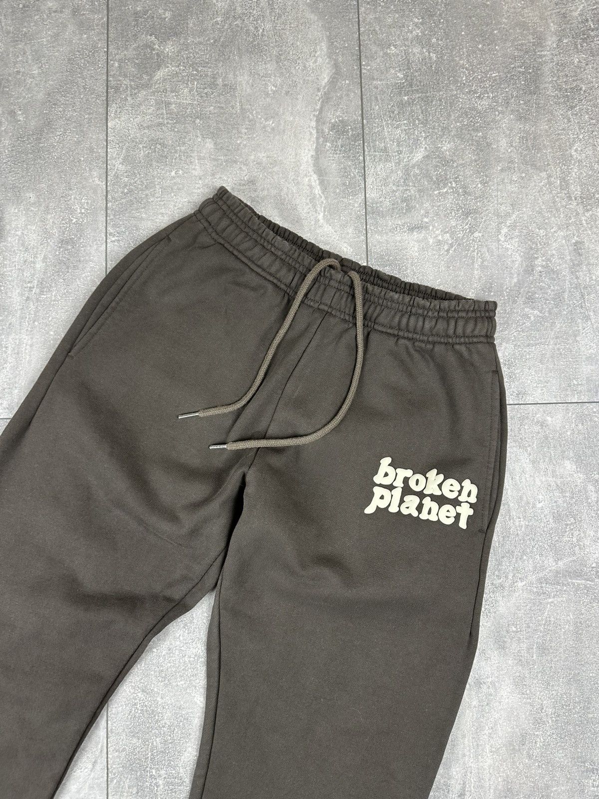 Broken Planet Broken Planet Taupe Pants Straight Jogger Sweatpants Size US 29 - 4 Thumbnail