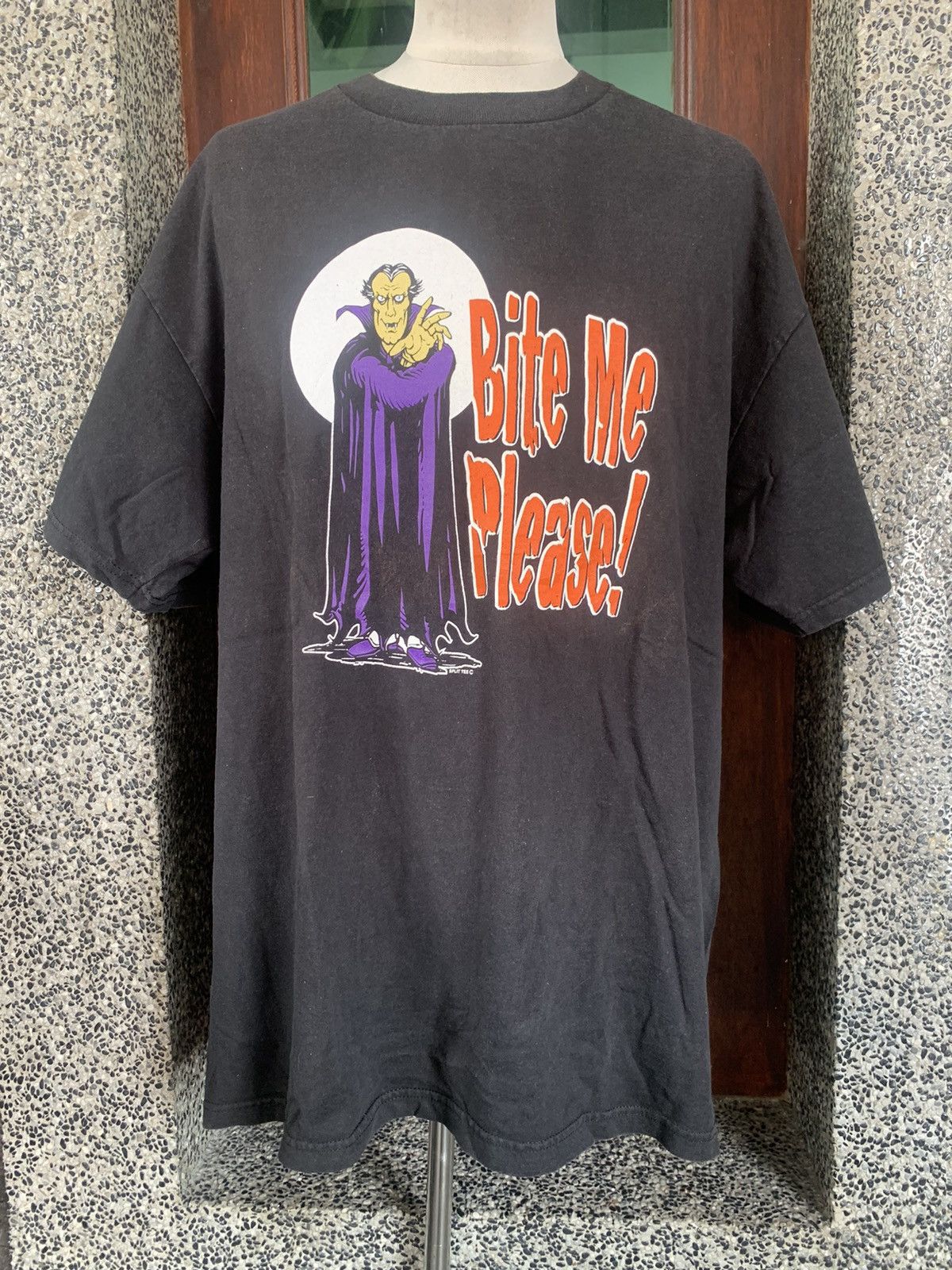 Vintage Vintage Dracula Bite Me Please Split Tee Graphics T shirt Size US XL / EU 56 / 4 - 1 Thumbnail