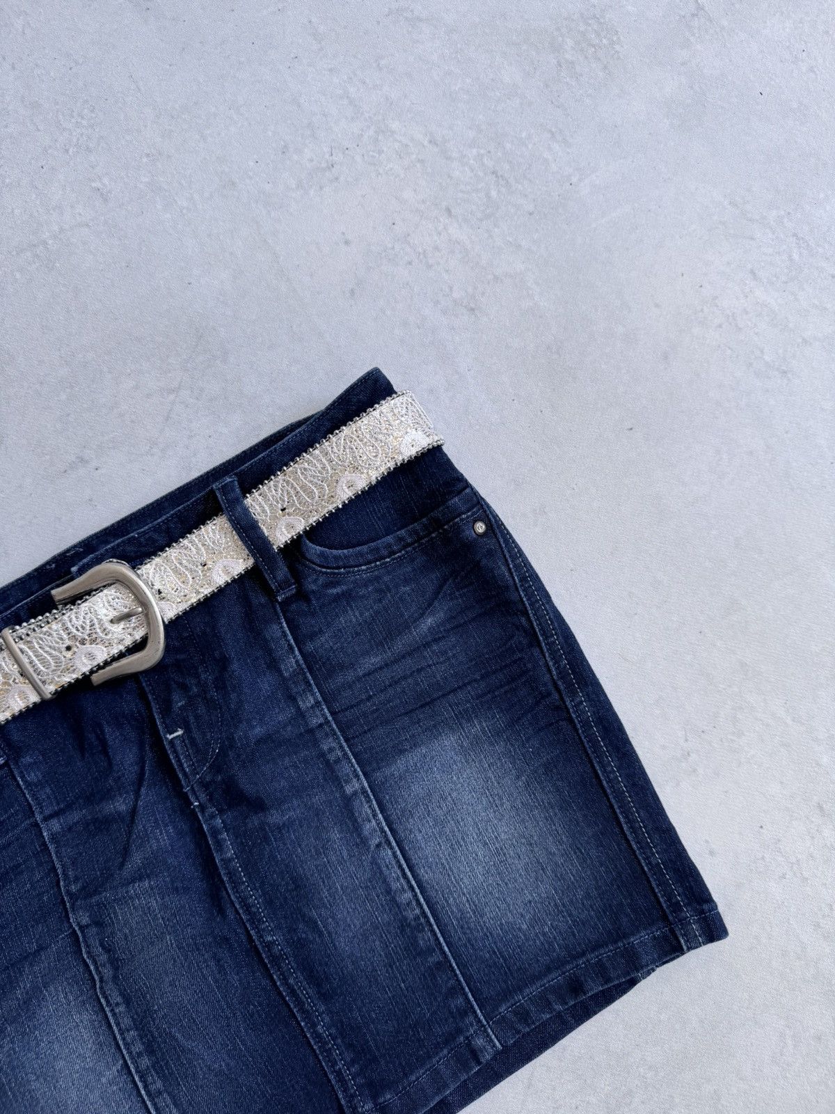 Levi's Levi’s Cropped Mini Y2K Denim Skirt + Japan Style Belt Size 27" / US 4 / IT 40 - 6 Thumbnail