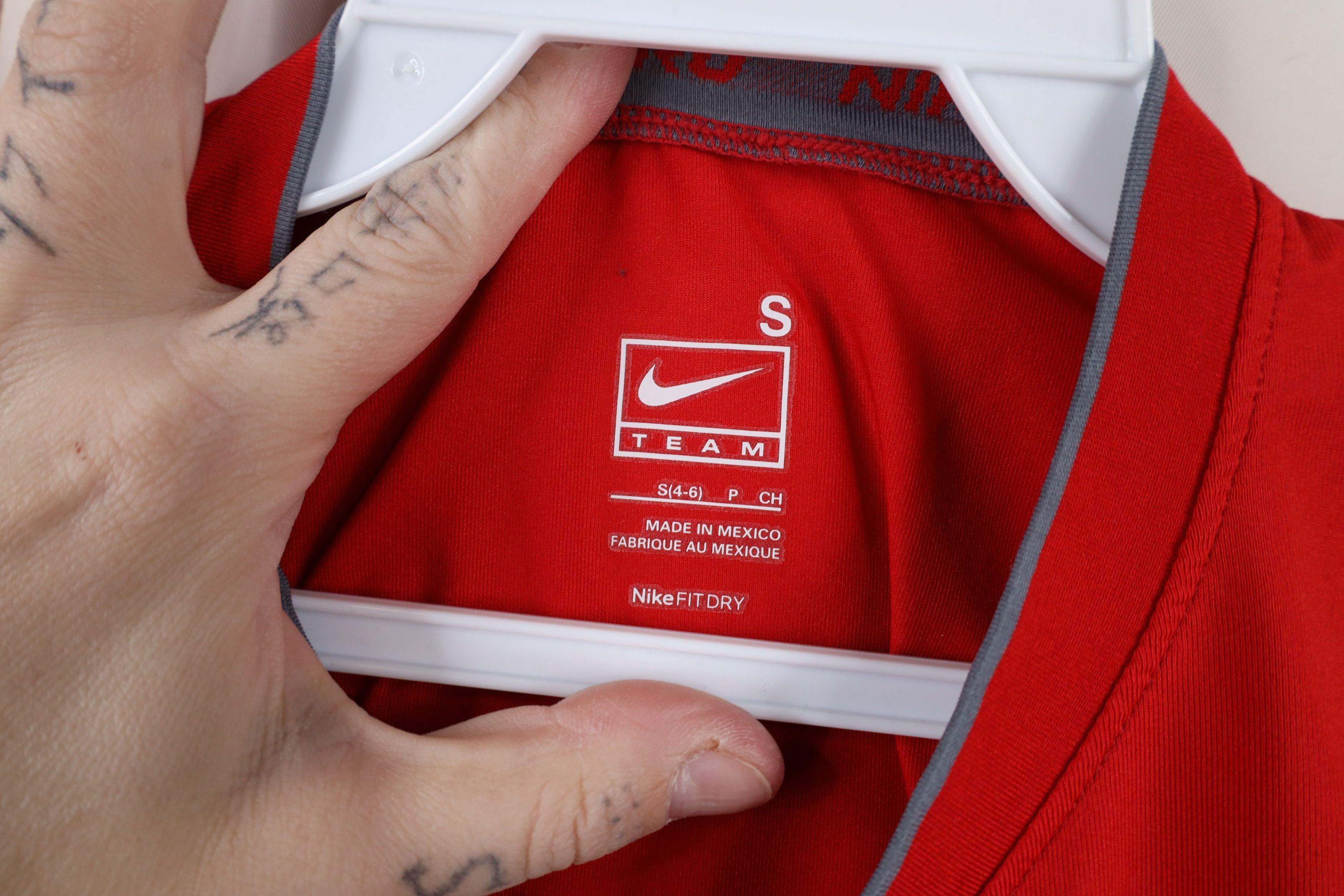 Nike × Vintage Nike Pro Combat Compression Gym Training V-Neck T-Shirt Red Size S / US 4 / IT 40 - 9 Thumbnail