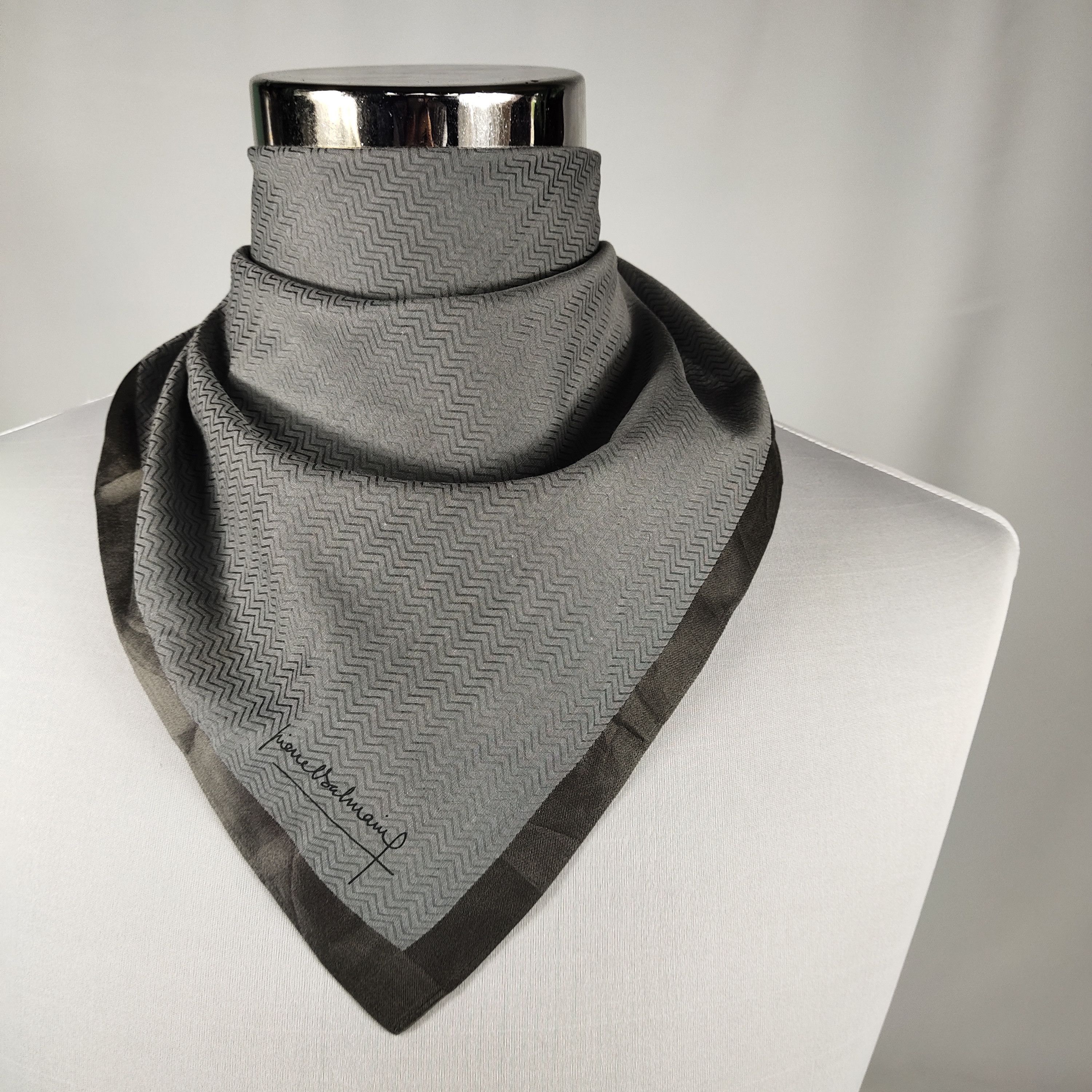 Pierre Balmain Handkerchief / Neckerchief / Bandana FZ029