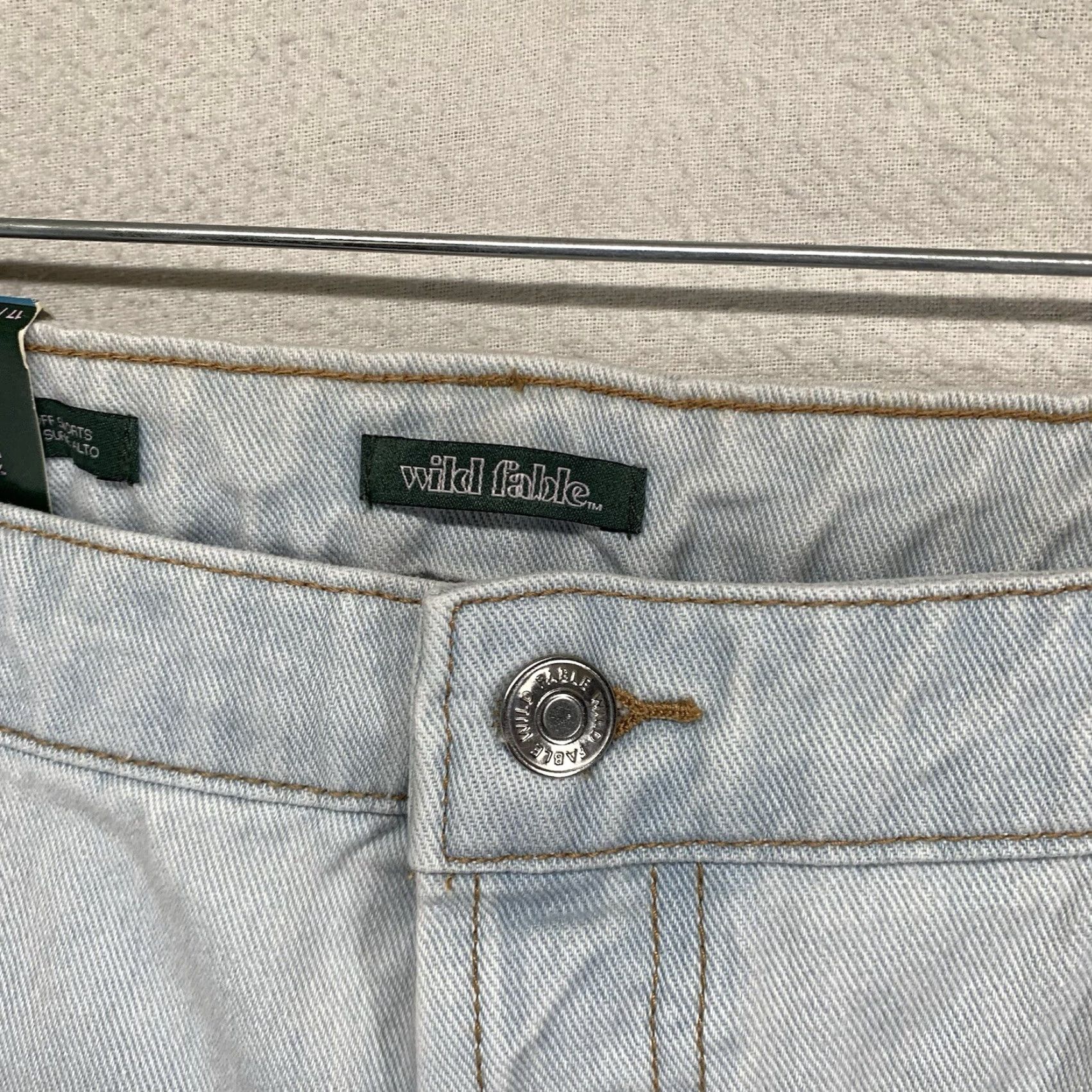 Vintage WILD FABLE Women's Cut-Off Shorts Super High Rise Light Blue Size 17 Denim 90s Retro Size 38" / US 16 / IT 52 - 3 Thumbnail