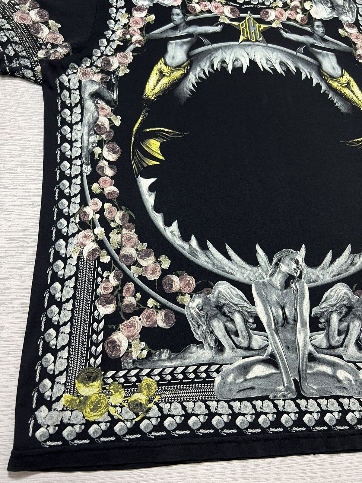 Givenchy Givenchy - S/S 14’ - Shark and Mermaid T-Shirt Size US XXS / EU 40 - 5 Thumbnail