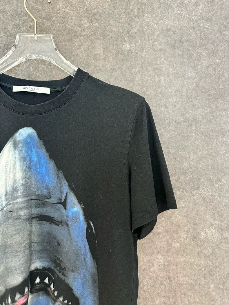 Givenchy Givenchy Shark Print Short Sleeve T-Shirt, Size S Size US S / EU 44-46 / 1 - 5 Thumbnail