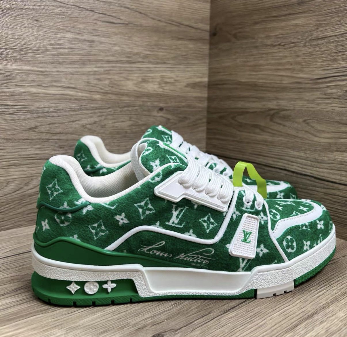 Louis Vuitton Louis Vuitton Trainer White Green Velvet Sneakers J41 Size US 9 / EU 42 - 2 Thumbnail