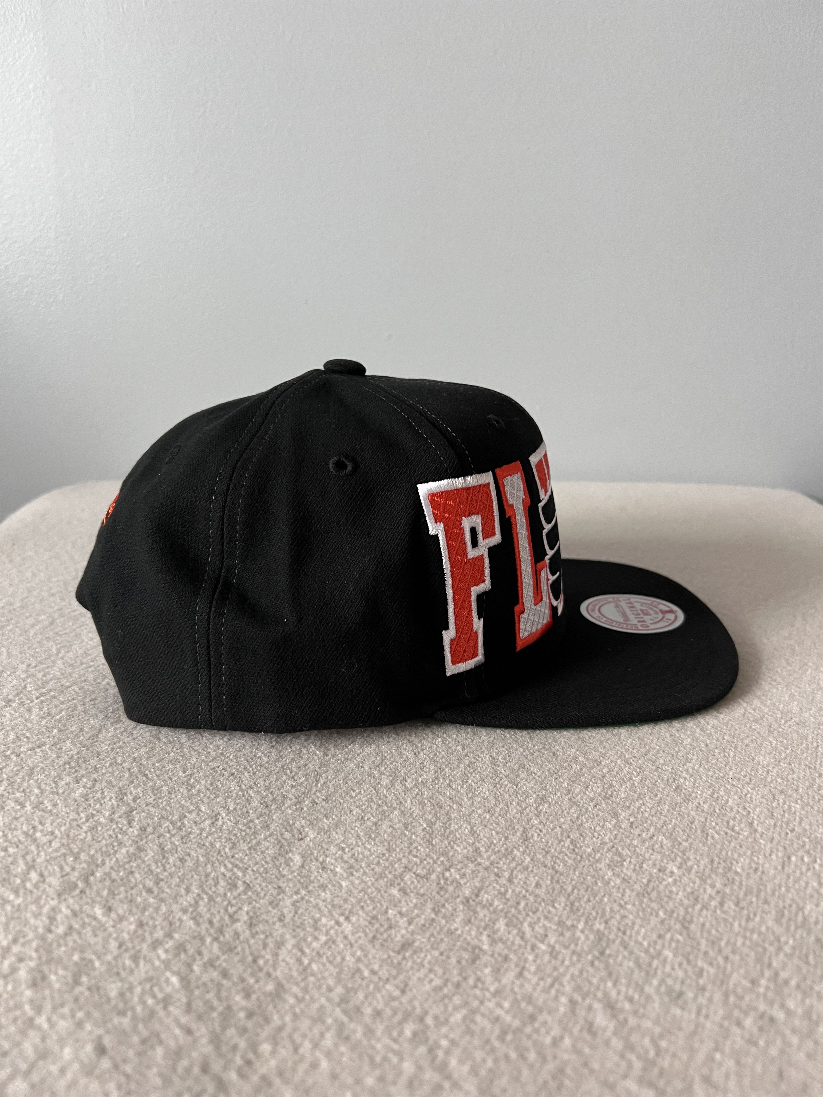 Mitchell & Ness Mitchell & Ness Philadelphia Flyers Varsity Bust Snapback Size ONE SIZE - 3 Thumbnail