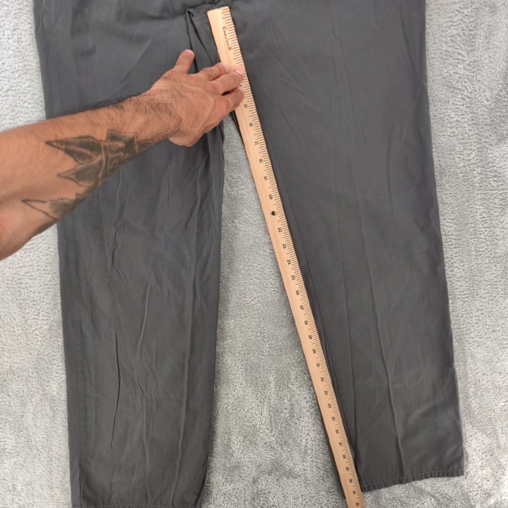 TravisMathew Travis Mathew Pants Mens 30x31 Grey Performance Chino Casual Golf Logo Size US 30 / EU 46 - 4 Thumbnail