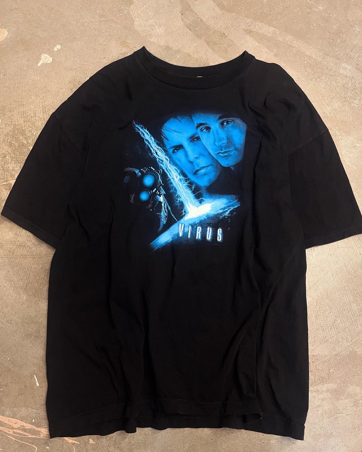 Vintage Vintage Virus Movie Promo Graphic Tshirt Size US XL / EU 56 / 4 - 1 Thumbnail