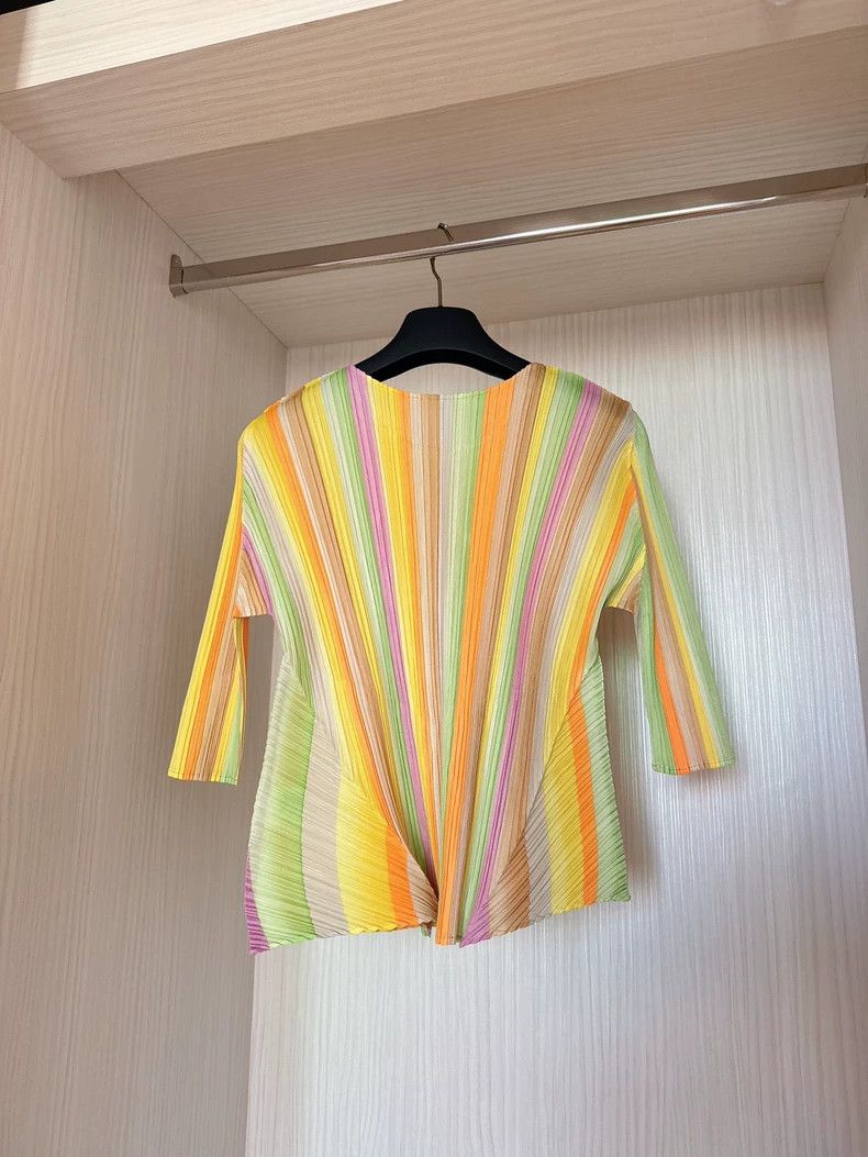 Issey Miyake Issey Miyake size:3 Yellow rainbow top with long sleeves Size S / US 4 / IT 40 - 3 Thumbnail