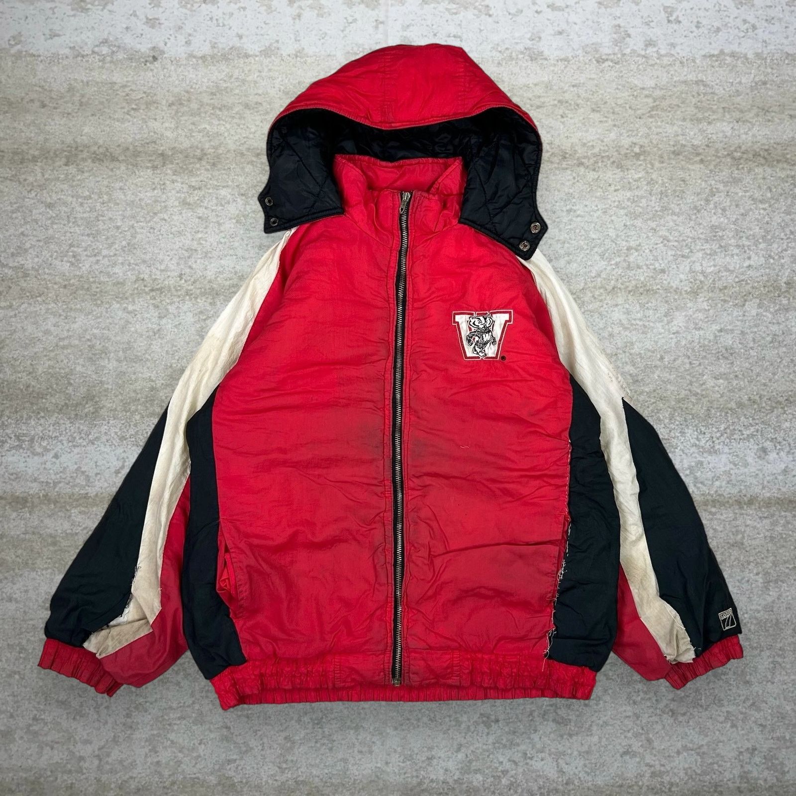 Logo 7 × Vintage Crazy Vintage 90s Wisconsin Badgers Puffer Jacket Red Nylon Size US XL / EU 56 / 4 - 1 Thumbnail