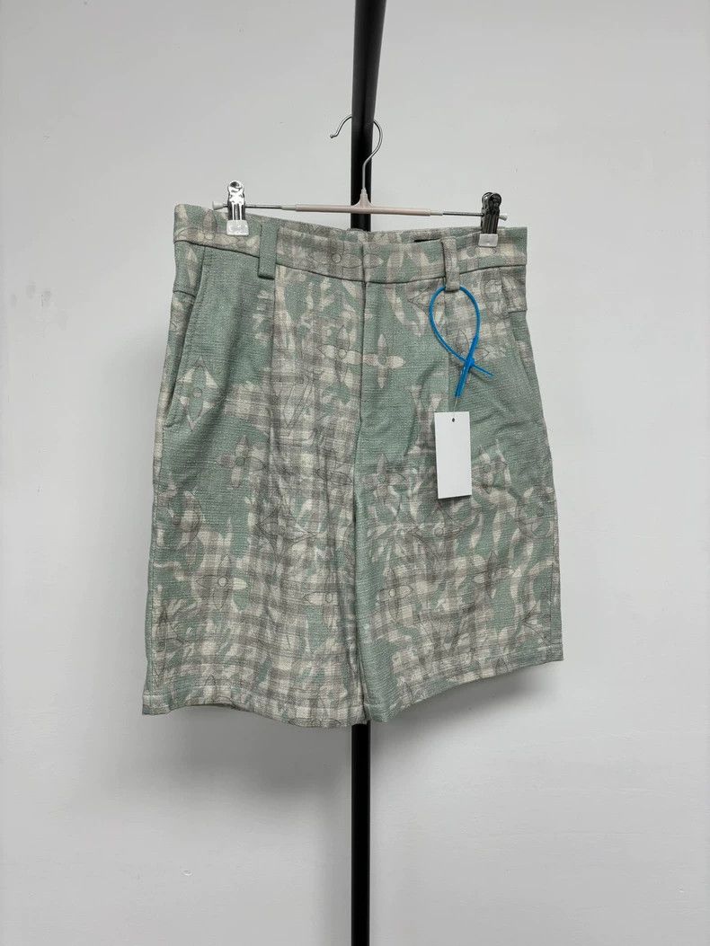 Louis Vuitton Louis Vuitton FW23 Check Logo Casual Shorts - dmc Size US 30 / EU 46 - 1 Thumbnail