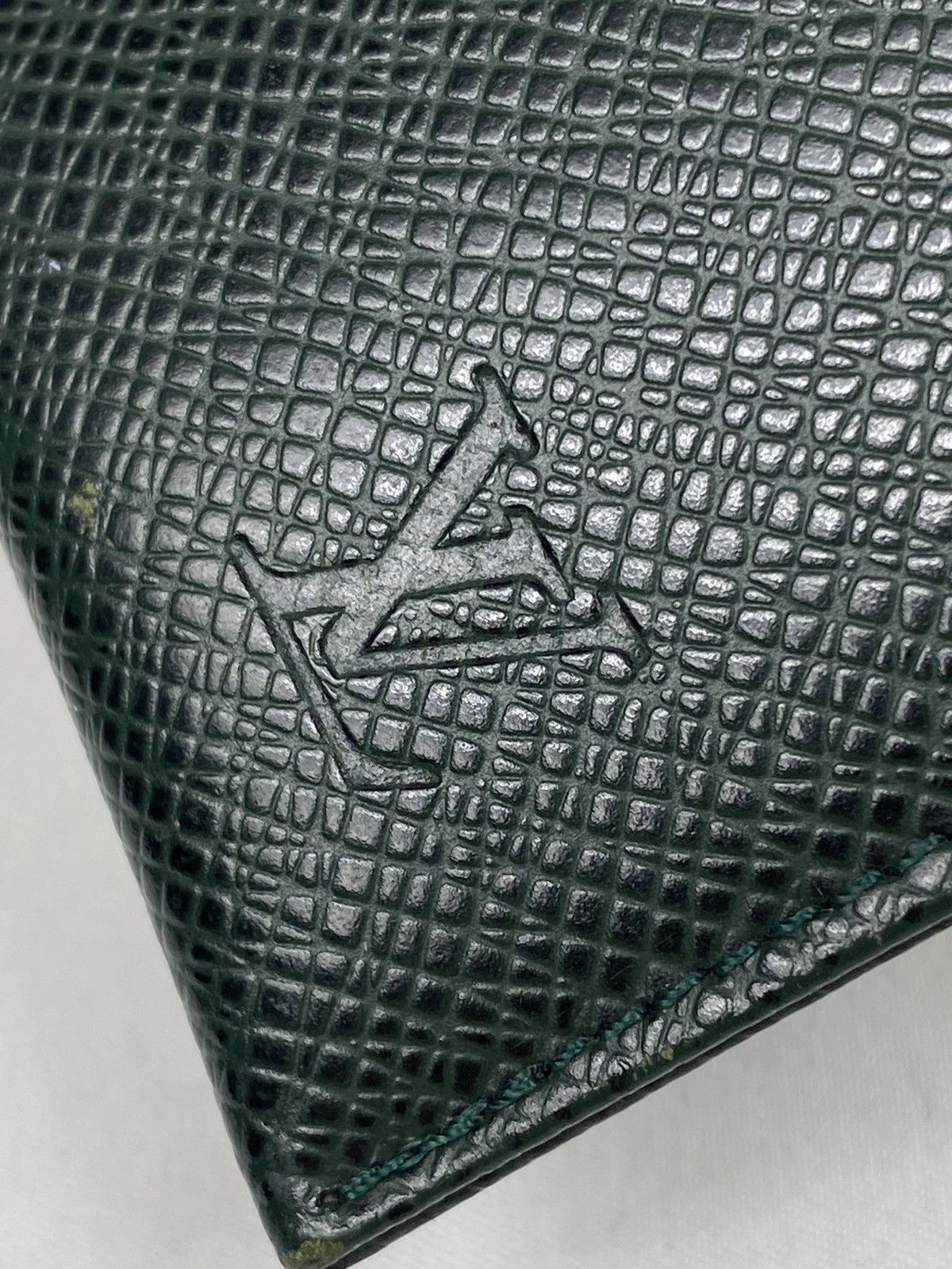 Louis Vuitton Louis Vuitton Taiga Card Holder Size ONE SIZE - 3 Thumbnail