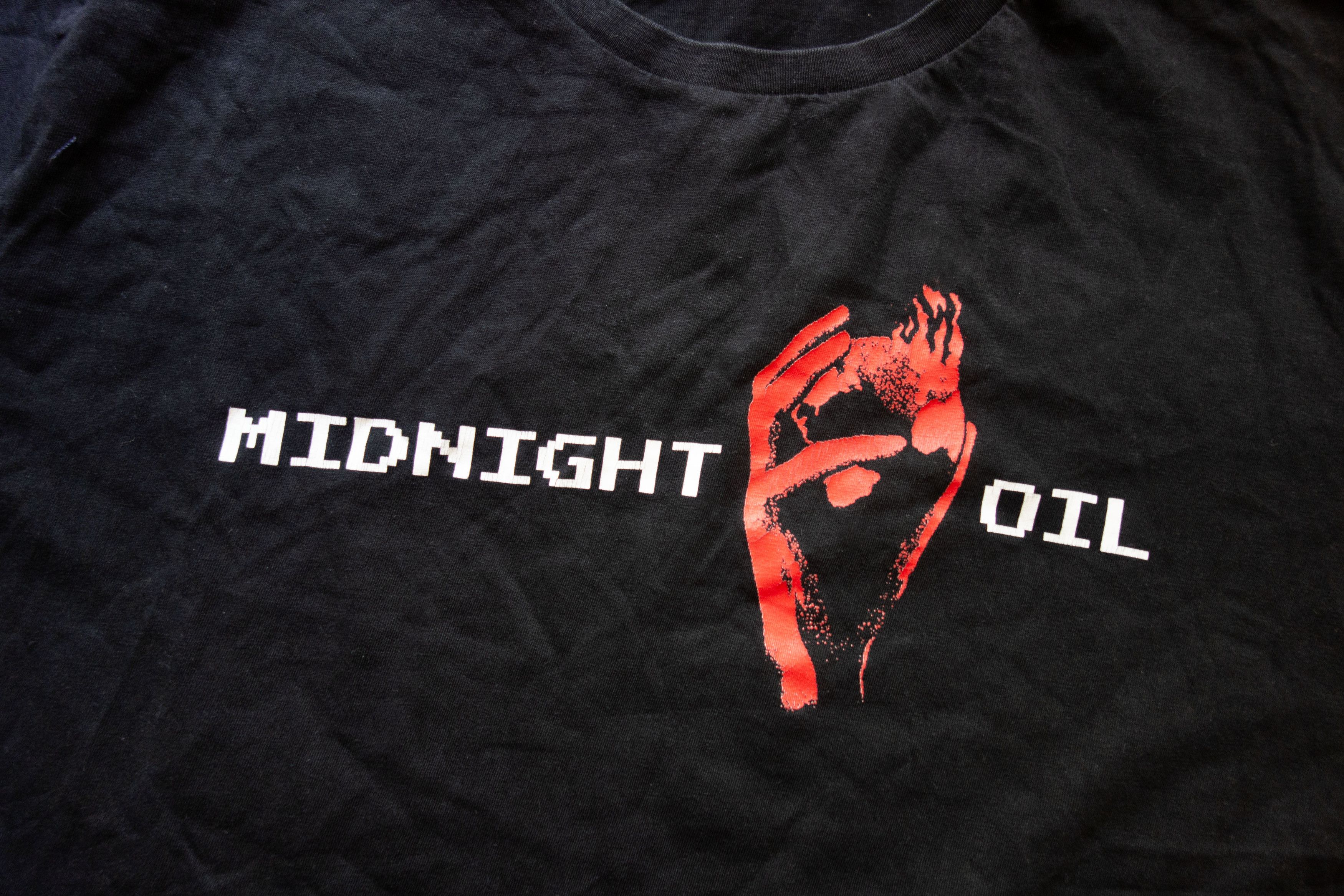 Band Tees Midnight Oil RISING SEAS TOUR BLACK TSHIRT 2022 Size US M / EU 48-50 / 2 - 2 Thumbnail