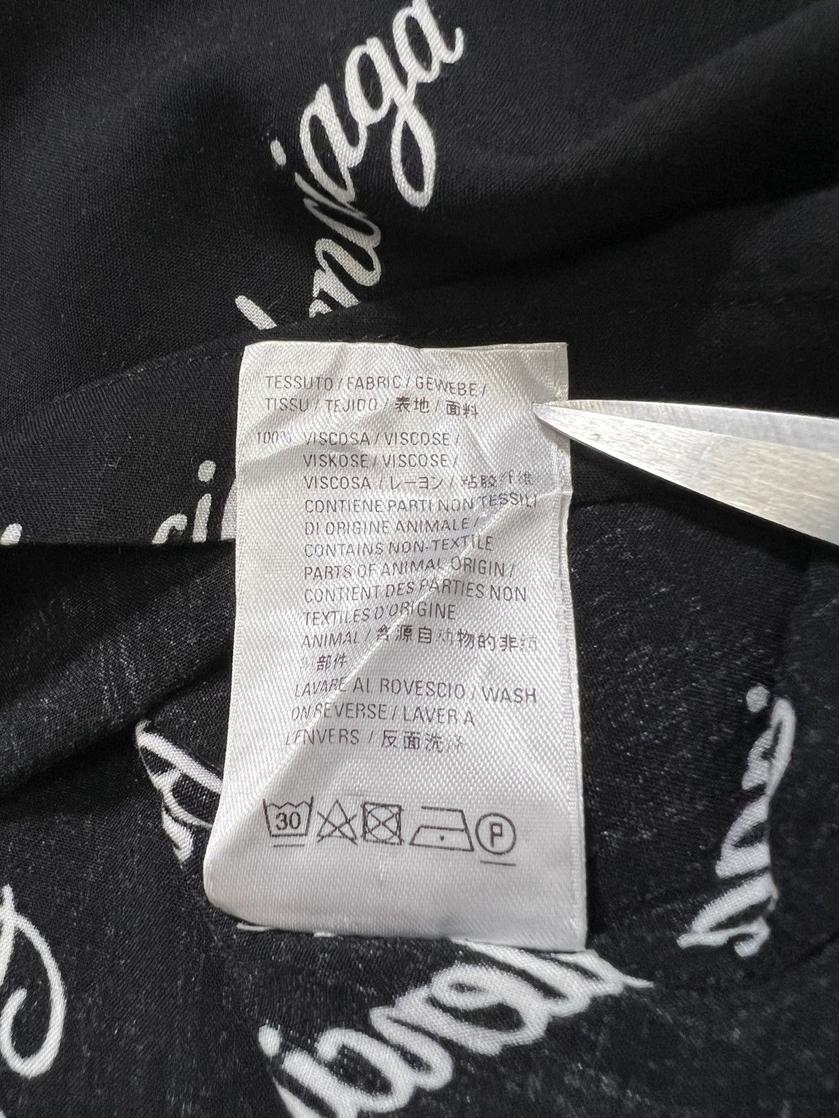 Balenciaga Balenciaga - All Over Script Logo Oversized Button Up Shirt Size XS / US 0-2 / IT 36-38 - 21 Thumbnail