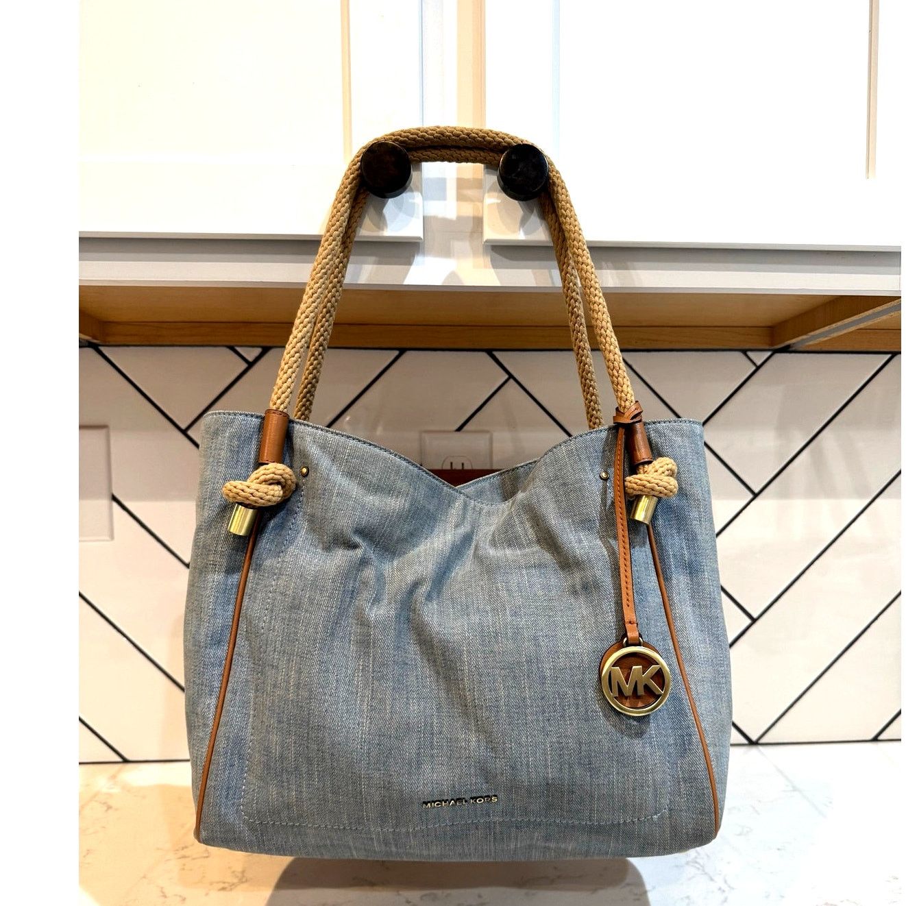 Michael Kors Michael Kors Isla Large Grab Bag denim twisted rope handles Size ONE SIZE - 2 Thumbnail