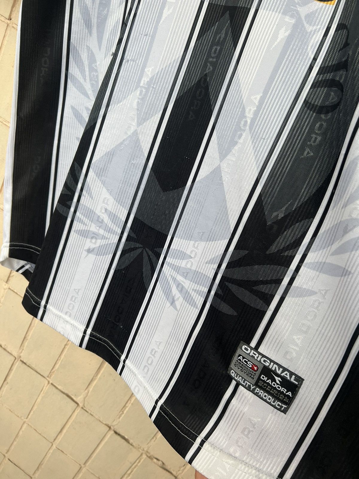 Diadora Vintage Udinese Calcio Diadora Italy 99s Home Soccer Jersey Size US L / EU 52-54 / 3 - 13 Thumbnail