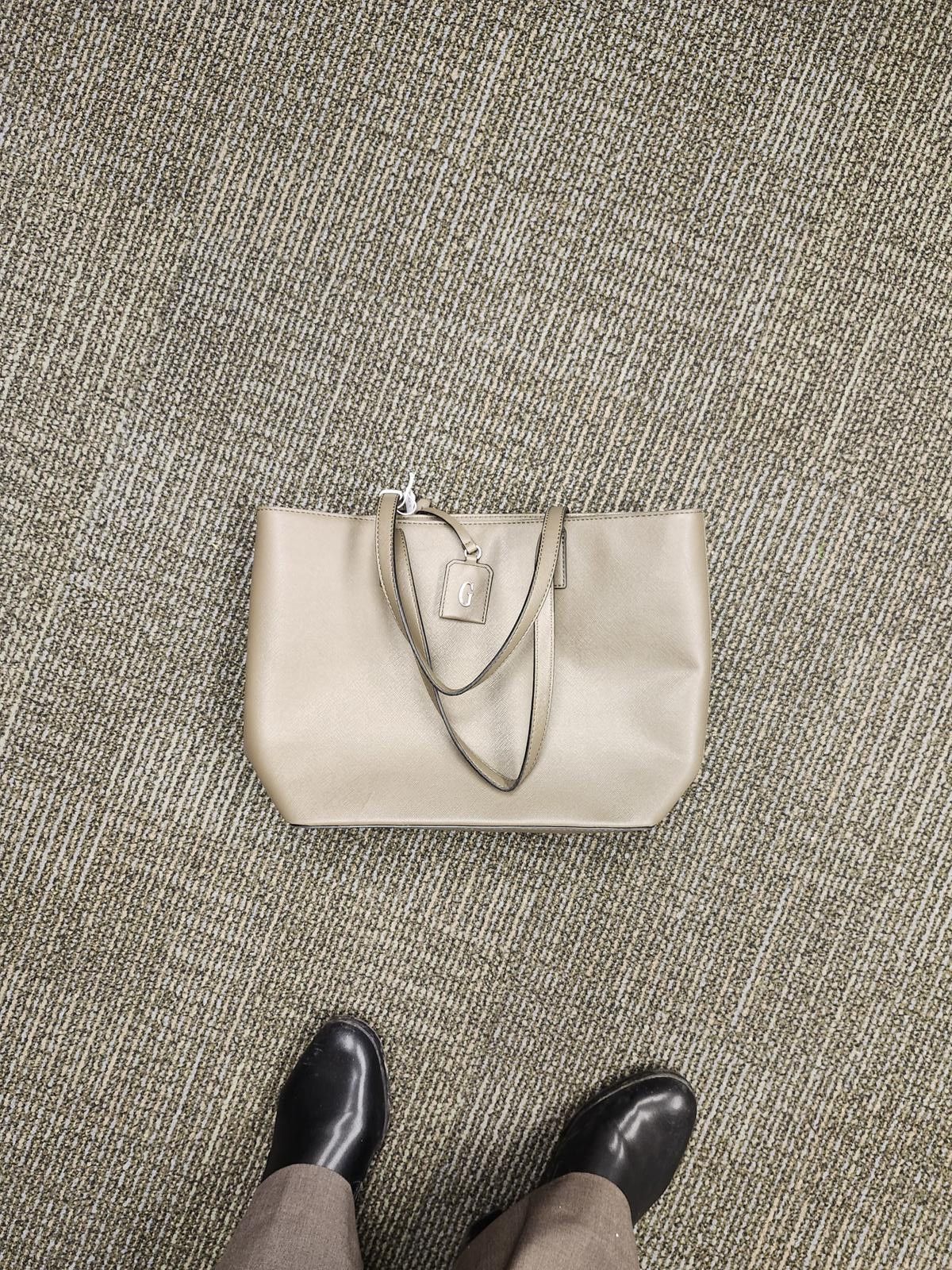 Designer Guess purse Size ONE SIZE - 1 Thumbnail