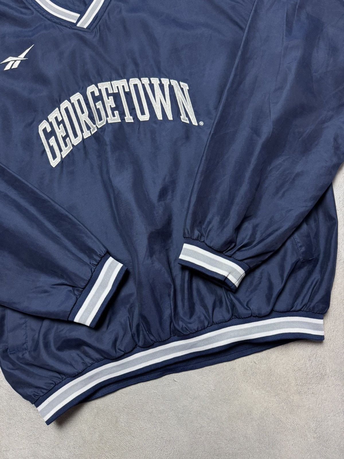 Reebok Reebok Georgetown Hoyas NCCA V-Neck Big Logo Sweatshirt Size US XL / EU 56 / 4 - 4 Thumbnail