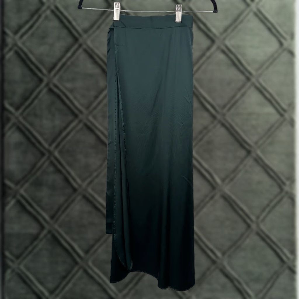 Vintage Rihoas Skirt Midi High Satin Tie Green M Womens, A-Line, Regular, Tie Waist, High Rise, Satin, Midi Skirt, Rihoas, Green, Women, Size M Size 32" / US 10 / IT 46 - 1 Thumbnail