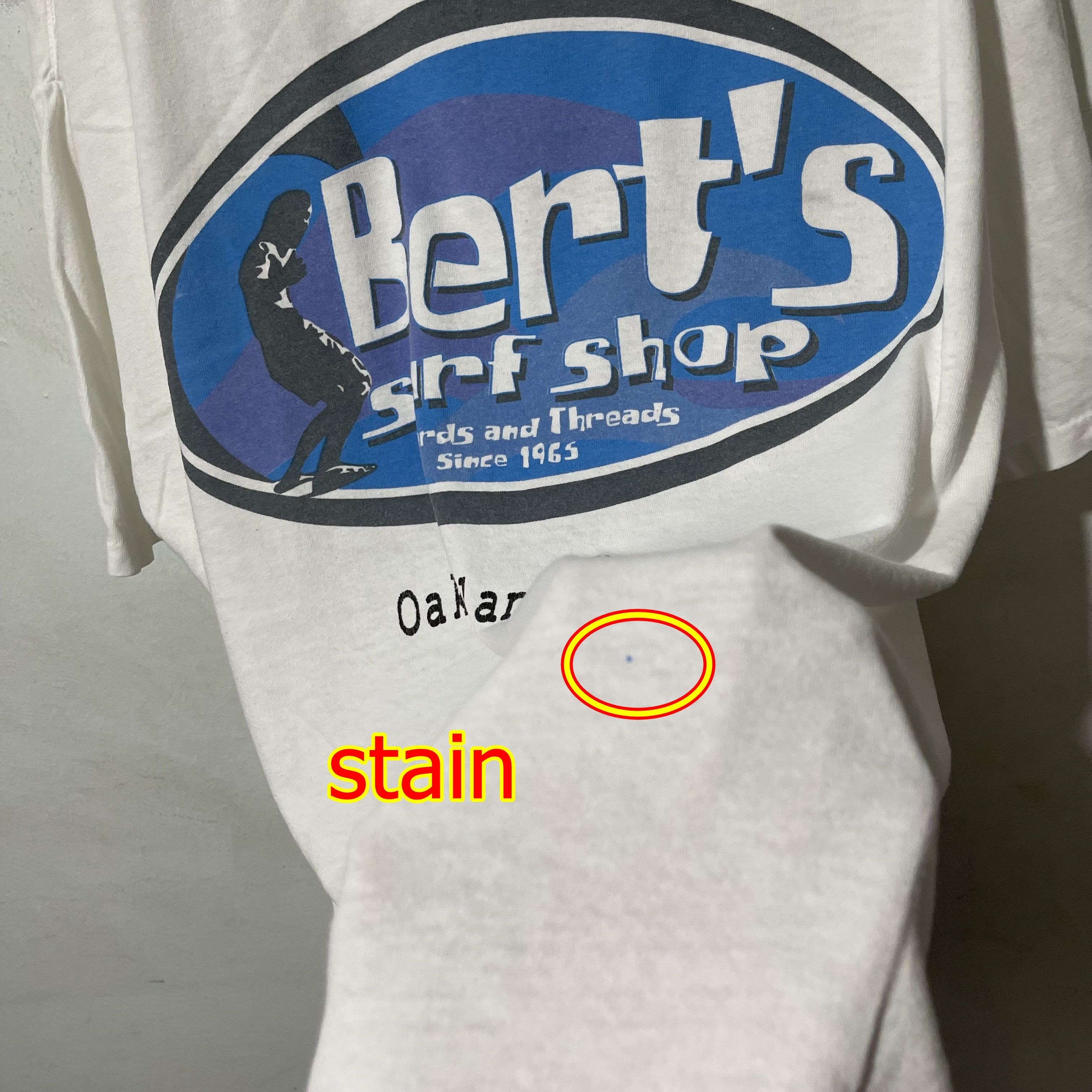 Vintage Vintage 90s Bert’s Surf Shop T-Shirt Size US L / EU 52-54 / 3 - 8 Thumbnail