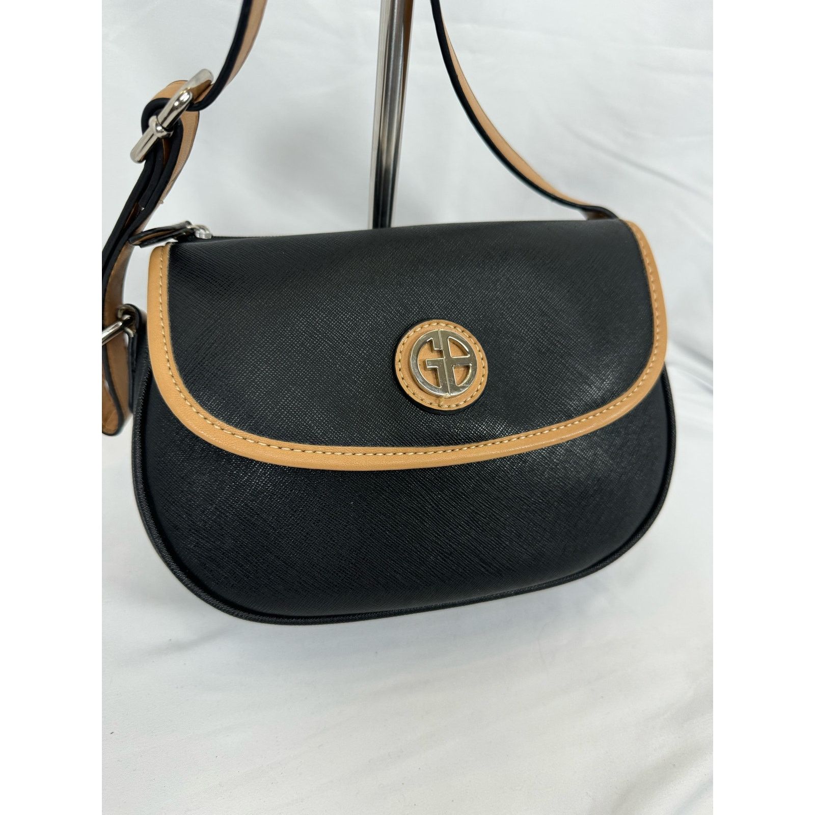 Other Giani Bernini Black and Tan Crossbody Size ONE SIZE - 1 Thumbnail