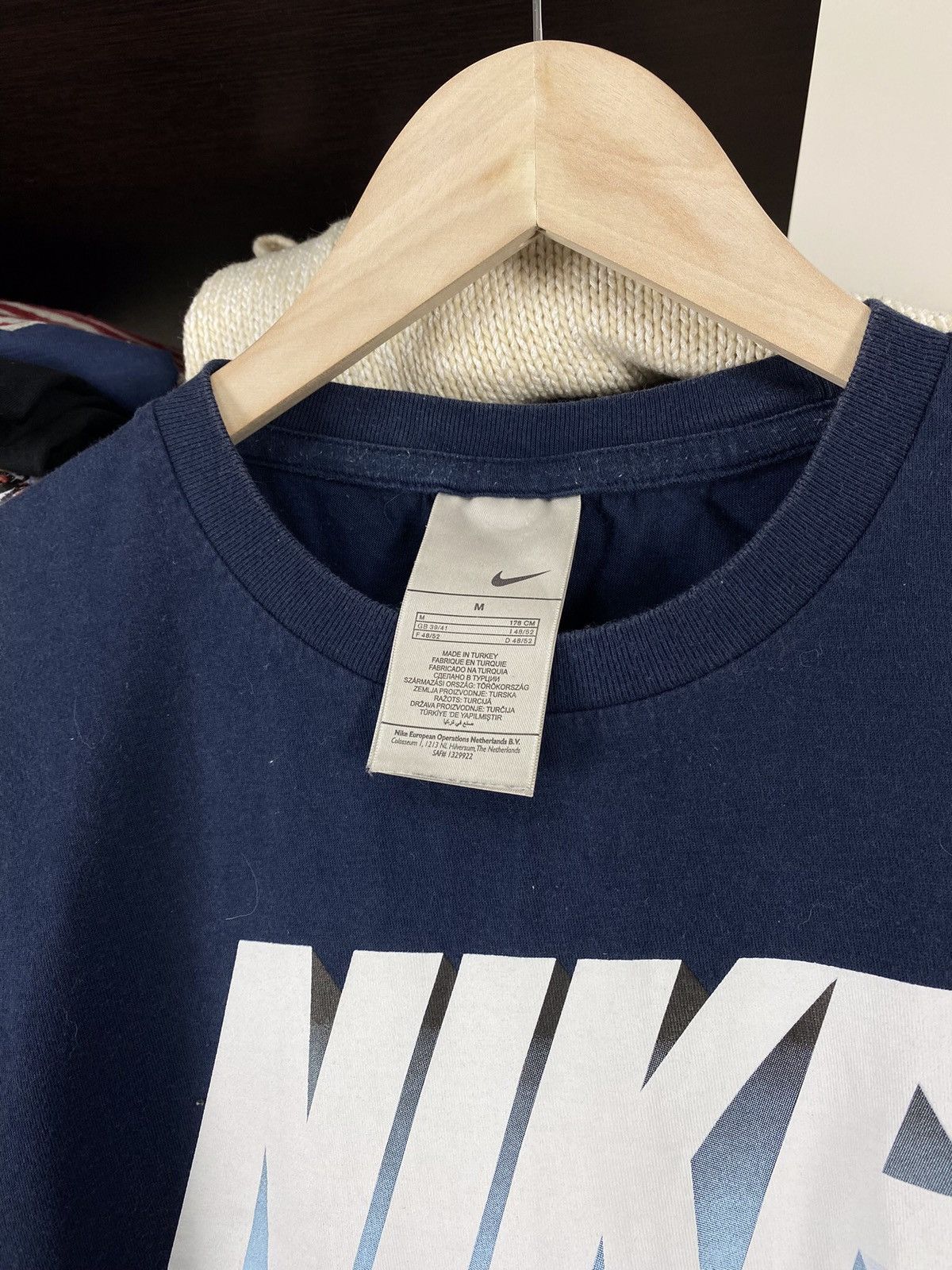 Nike × Vintage Vintage Nike 00s Tag Graphic Tee Size US M / EU 48-50 / 2 - 5 Thumbnail