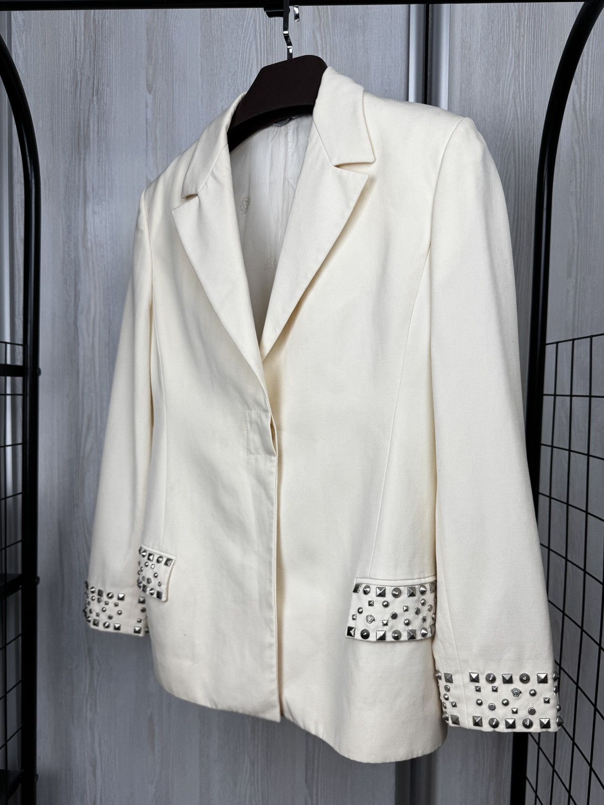 Versace Gianni Versace Couture Italy beige blazer metal logo trims Size M / US 6-8 / IT 42-44 - 7 Thumbnail