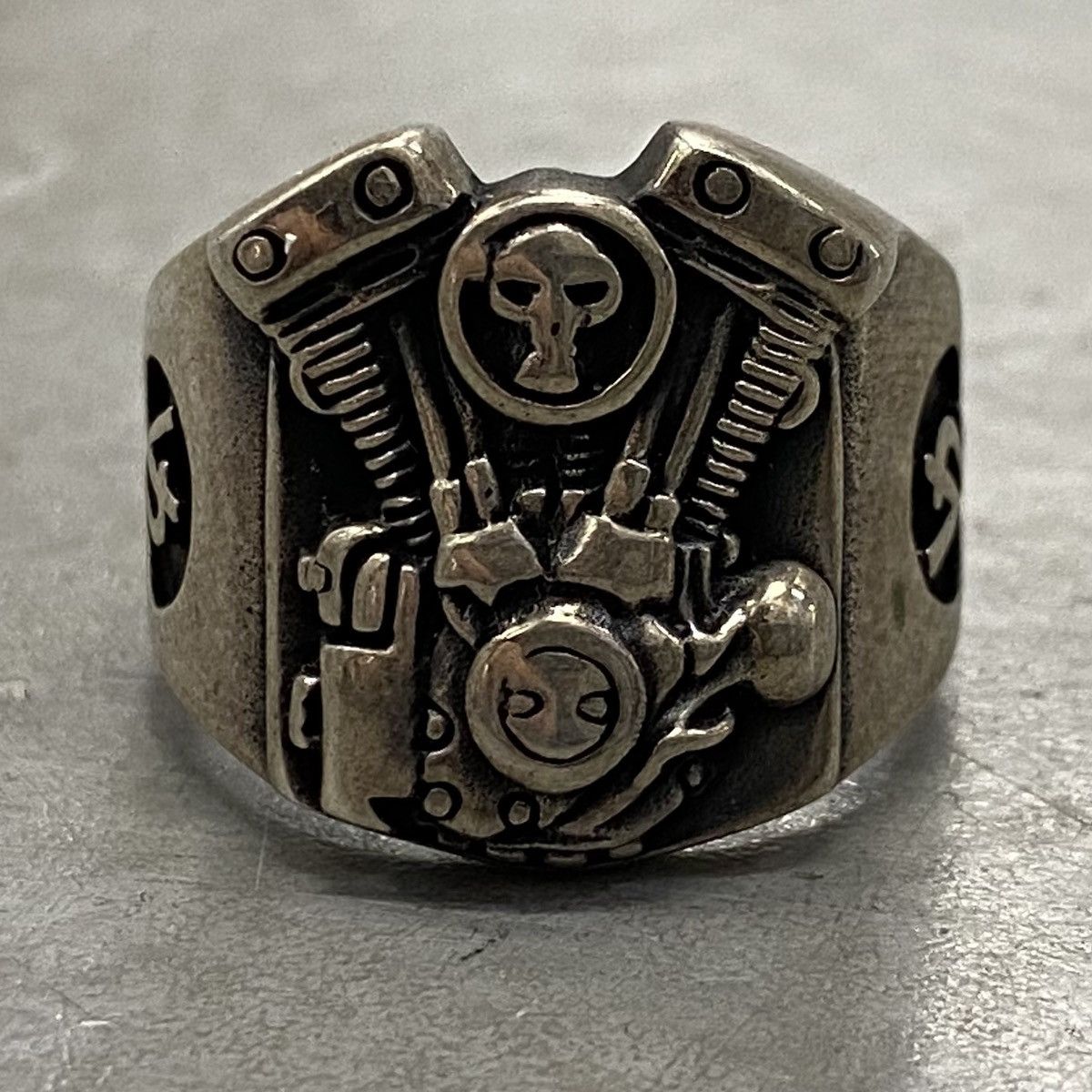 Harley Davidson × Japanese Brand × Vintage Vintage Harley Davidson Chunky V Twin Engine Signet Ring Size ONE SIZE - 2 Thumbnail