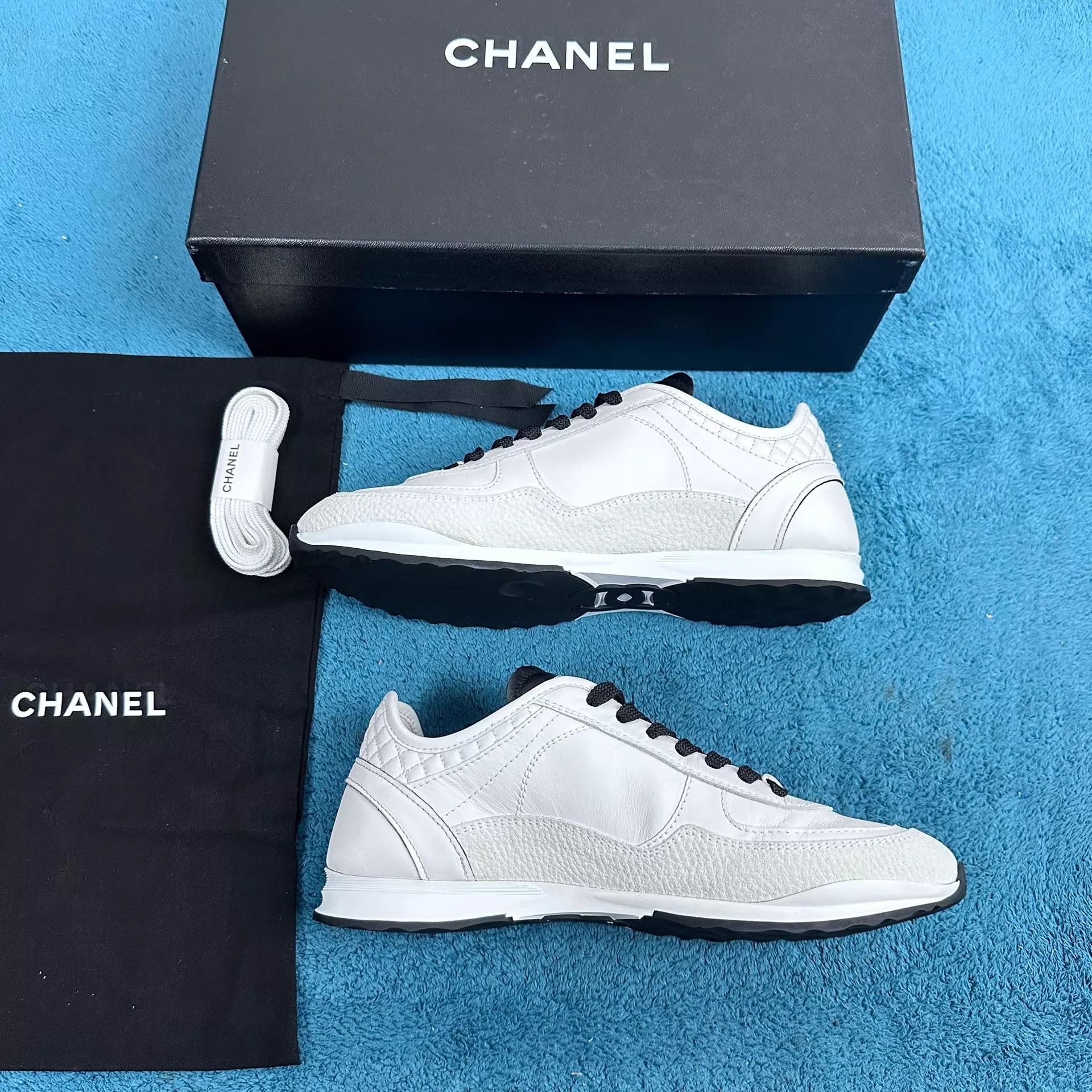 Chanel Chanel 25P Calfskin Quilted Low Top Sneaker White 36 Size US 5.5 / IT 35.5 - 3 Thumbnail
