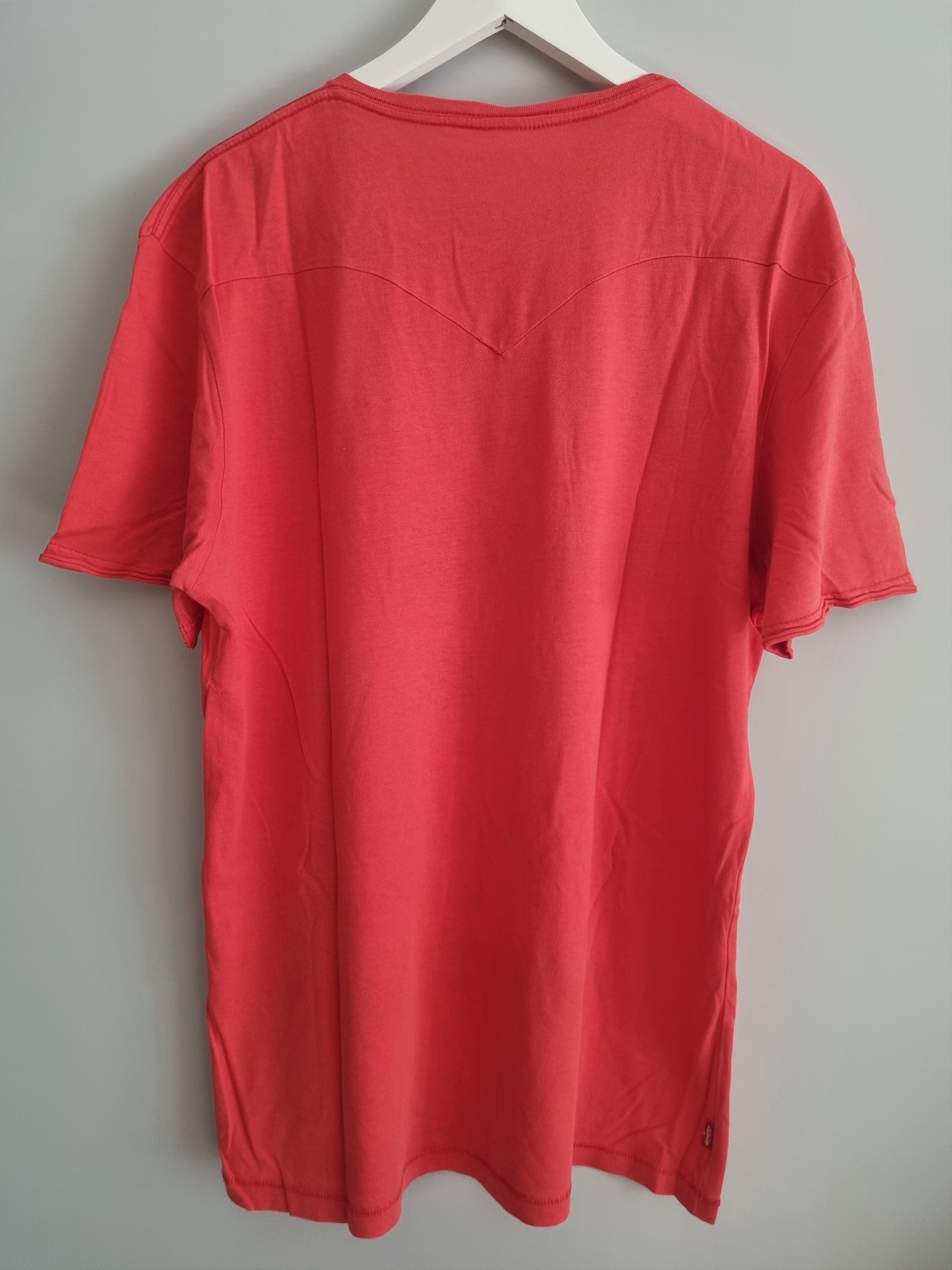 Levi's red paint striped t-shirt Size US L / EU 52-54 / 3 - 4 Thumbnail