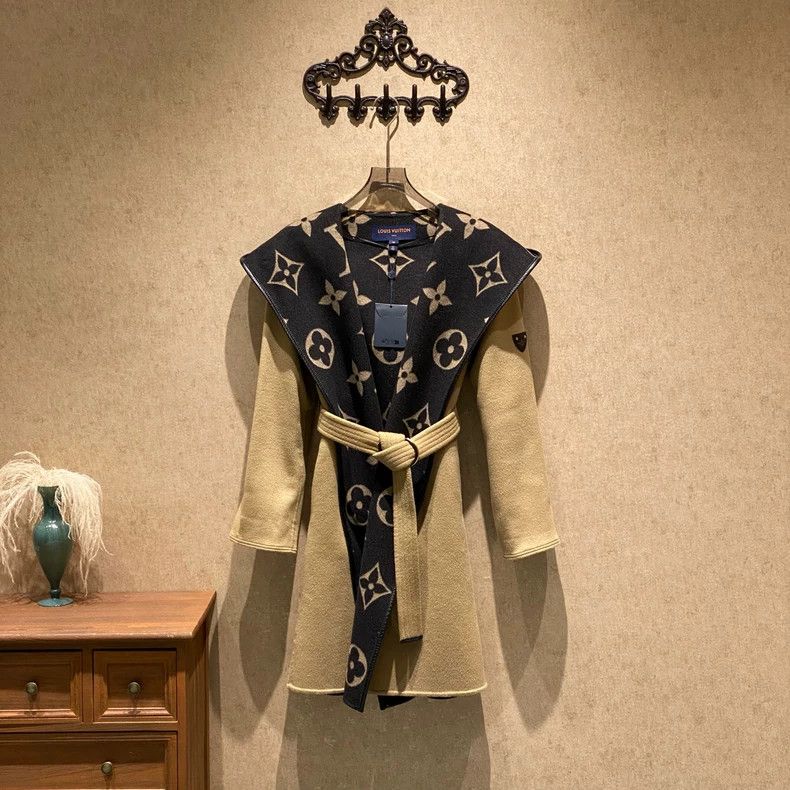 Louis Vuitton Louis Vuitton Dark milk tea big old flower full print coat Size XS / US 0-2 / IT 36-38 - 1 Thumbnail