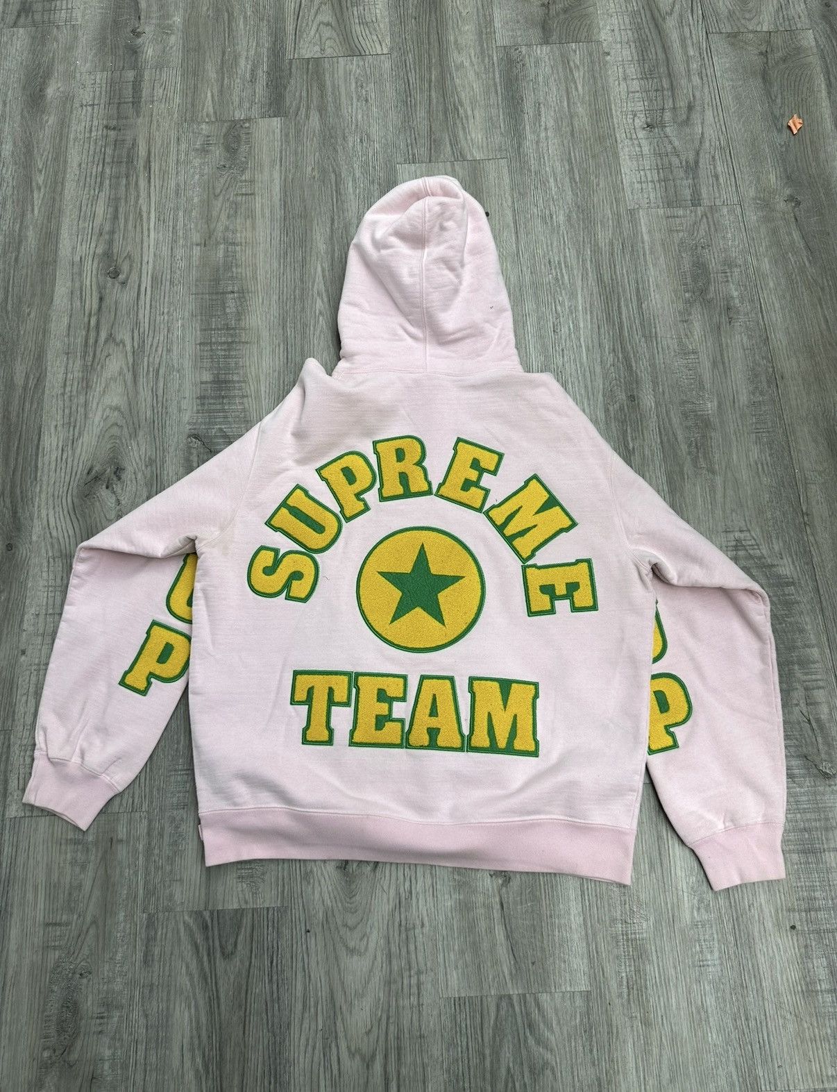 Supreme Supreme Team Chenille Hooded Sweatshirt ‘Light Pink’ Size US L / EU 52-54 / 3 - 2 Thumbnail
