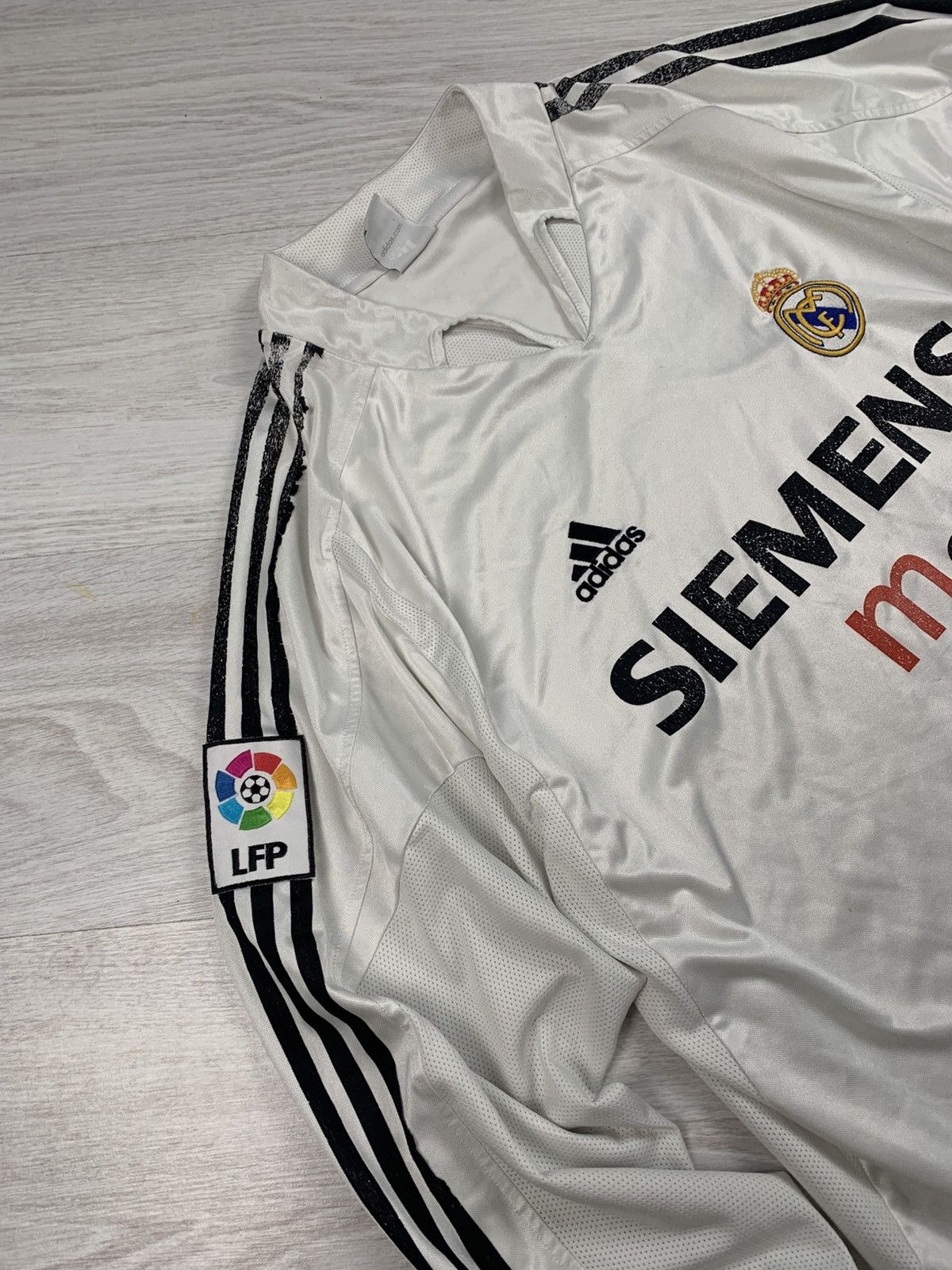 Adidas REAL MADRID 2004/2005 HOME FOOTBALL LONG SLEEVE ADIDAS SHIRT Size US L / EU 52-54 / 3 - 5 Thumbnail