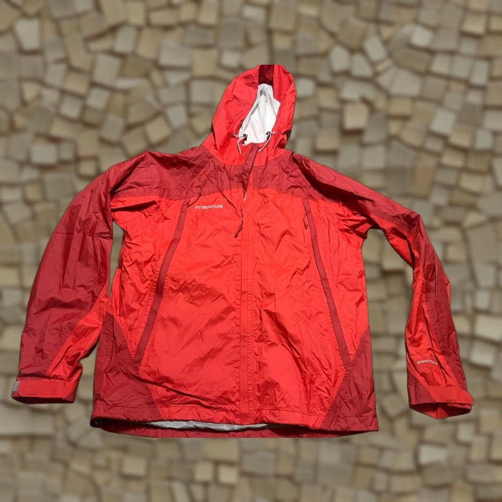 Vintage Columbia Hoodie, Men's Size Large, Red, Full Zip, Windbreaker, Titanium, Regular Fit, 3-Season, Windbreaker, Titanium Size US L / EU 52-54 / 3 - 1 Thumbnail