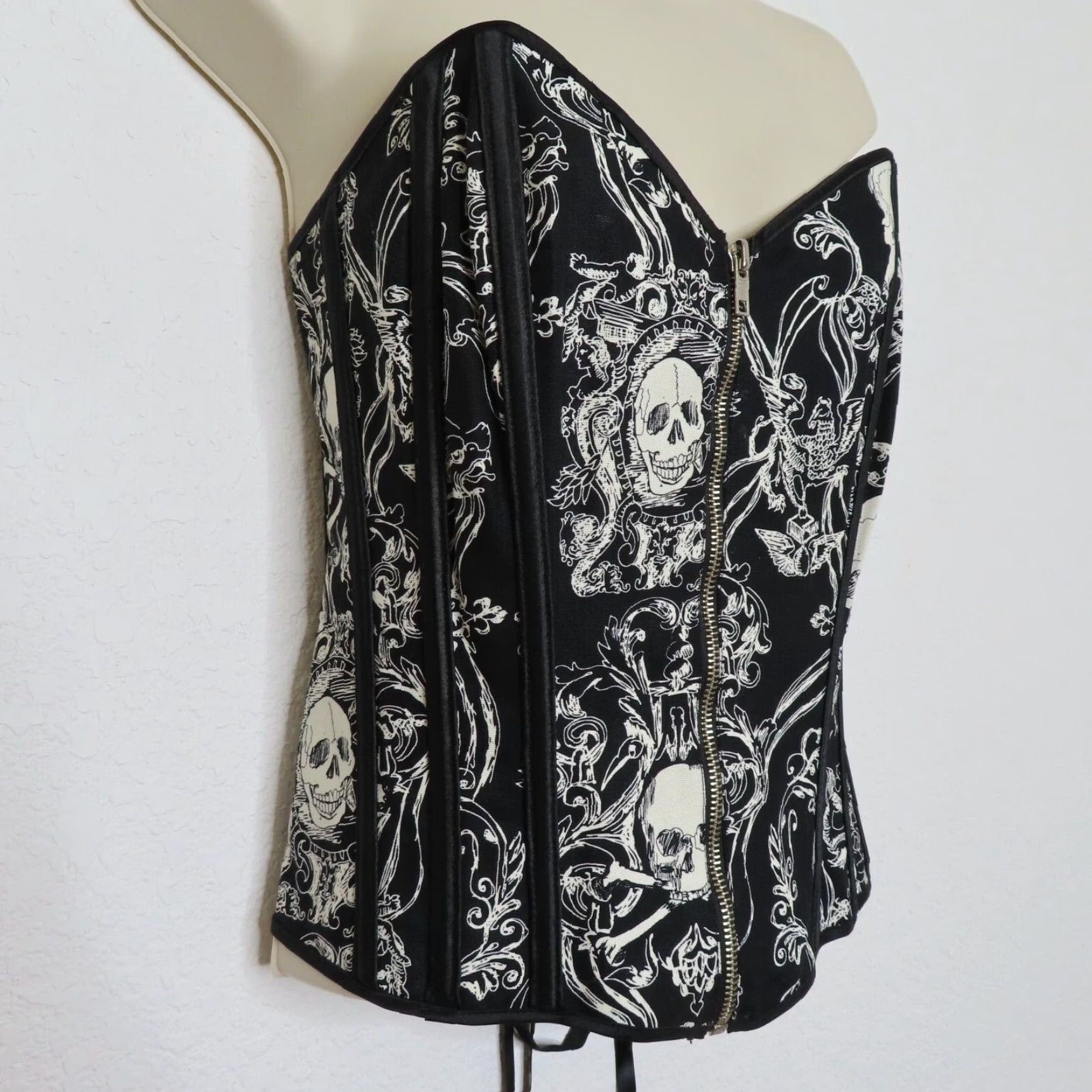 Vintage VINTAGE Shirley of Hollywood Skullduggery 36 Womens Skull Black Lace Up Corset Sexy Top Size XS / US 0-2 / IT 36-38 - 4 Thumbnail