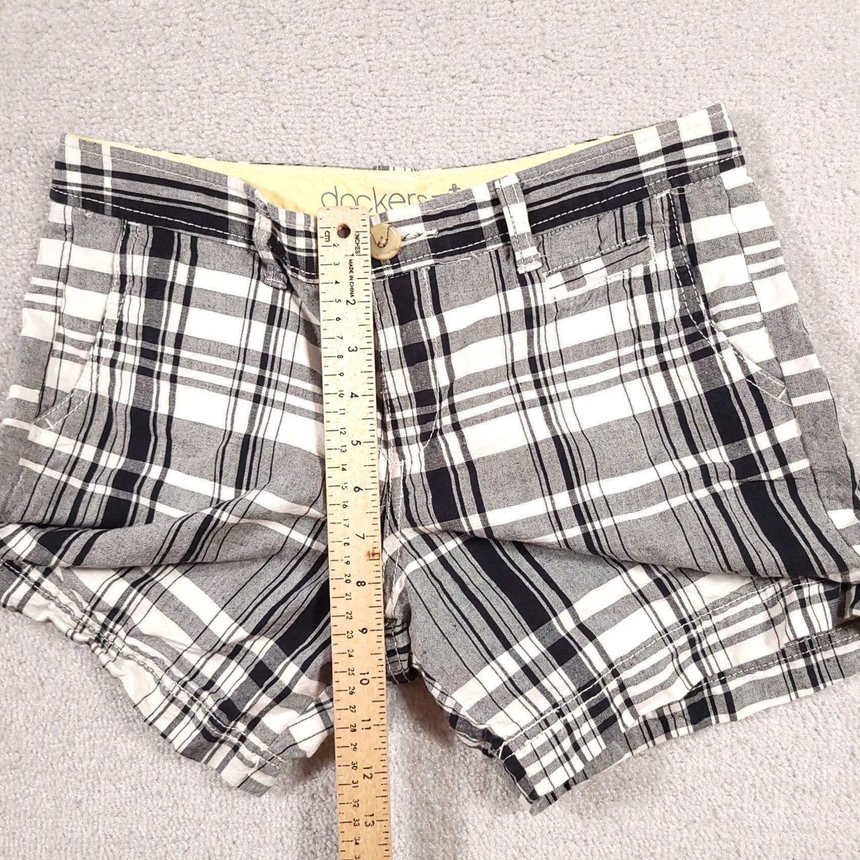 Dockers VINTAGE Dockers Short Women’s 4 Black White Plaid 4.5" Inseam Midrise Chino Linen Blend Easy Care Knit? Size 27" / US 4 / IT 40 - 6 Thumbnail