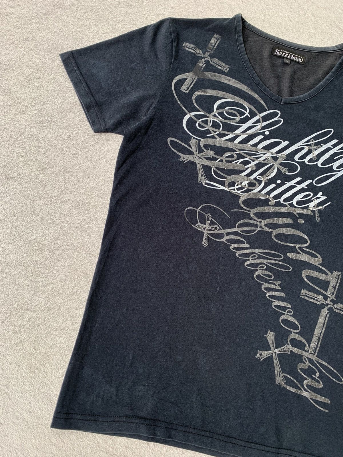 14th Addiction 2000s Sorridere Cross V-neck Tshirt Size US L / EU 52-54 / 3 - 5 Thumbnail