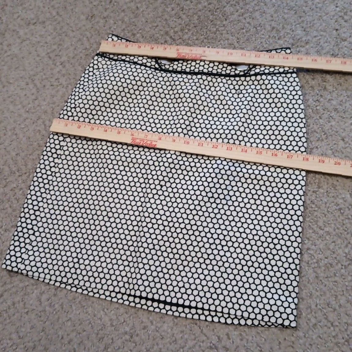 Ann Taylor Ann Taylor Skirt Petites 2P Short White Black Geometric Lined Silk Zip Women Size 26" / US 2 / IT 38 - 2 Thumbnail