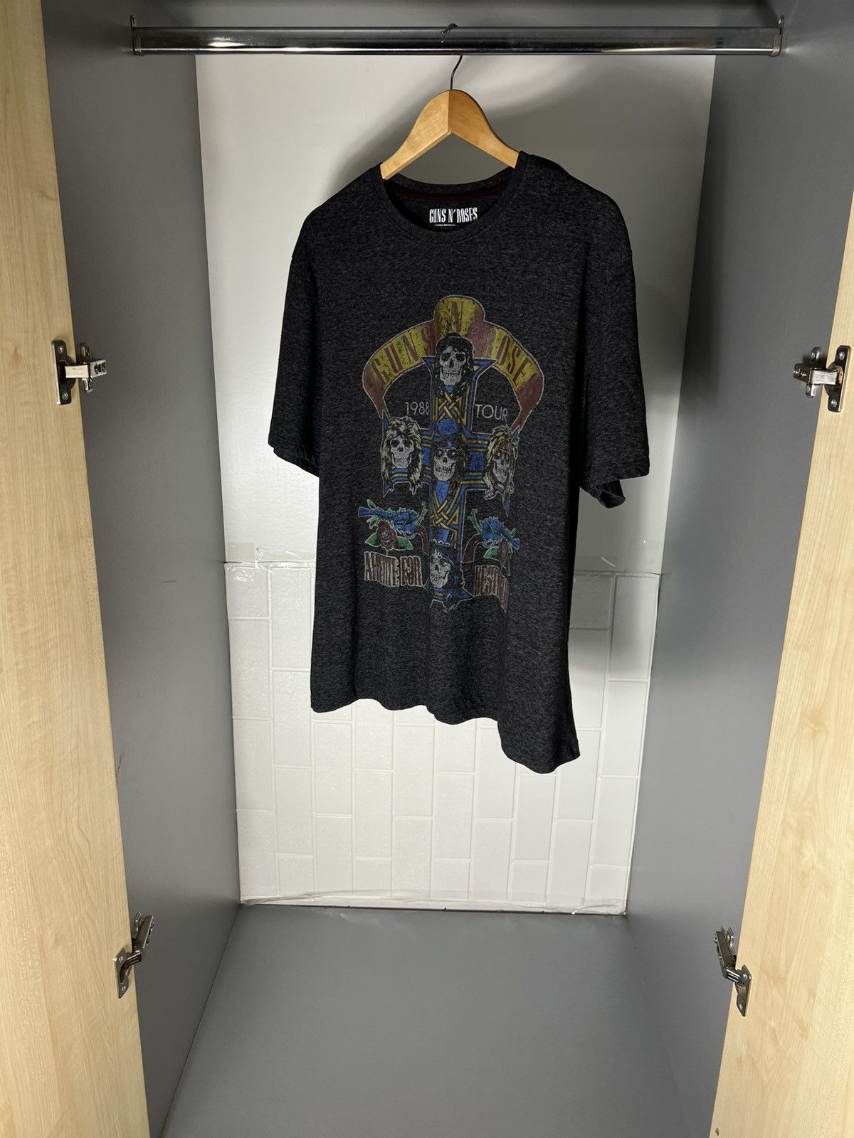 Band Tees VINTAGE GUNS N ROSES WORLD TOUR ROCK T-SHIRT METAL Y2K 90s Size US XXL / EU 58 / 5 - 8 Thumbnail
