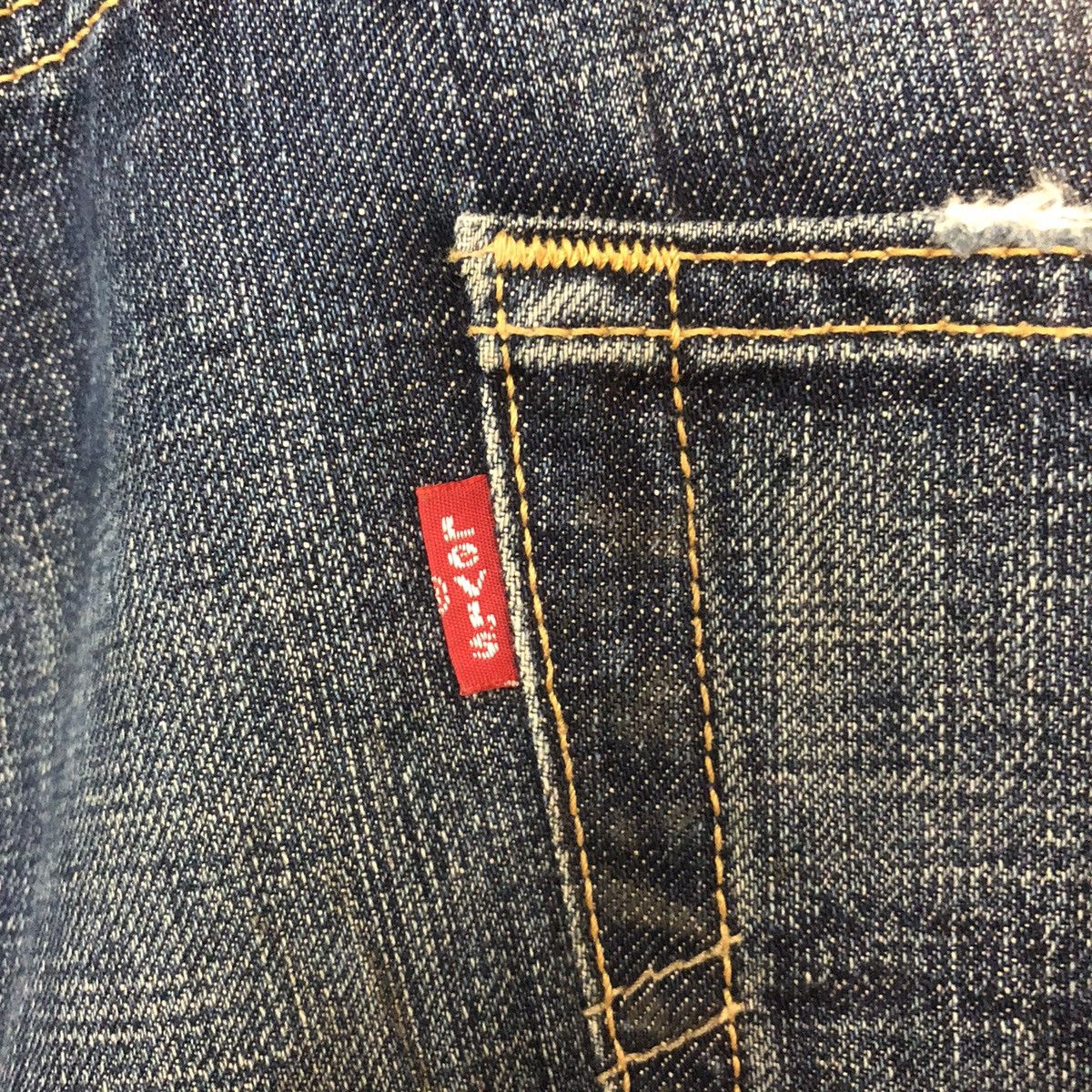 Levi's Levis Strauss & Co 501 Distressed Denim jeans Pants #7322 Size US 35 - 18 Thumbnail