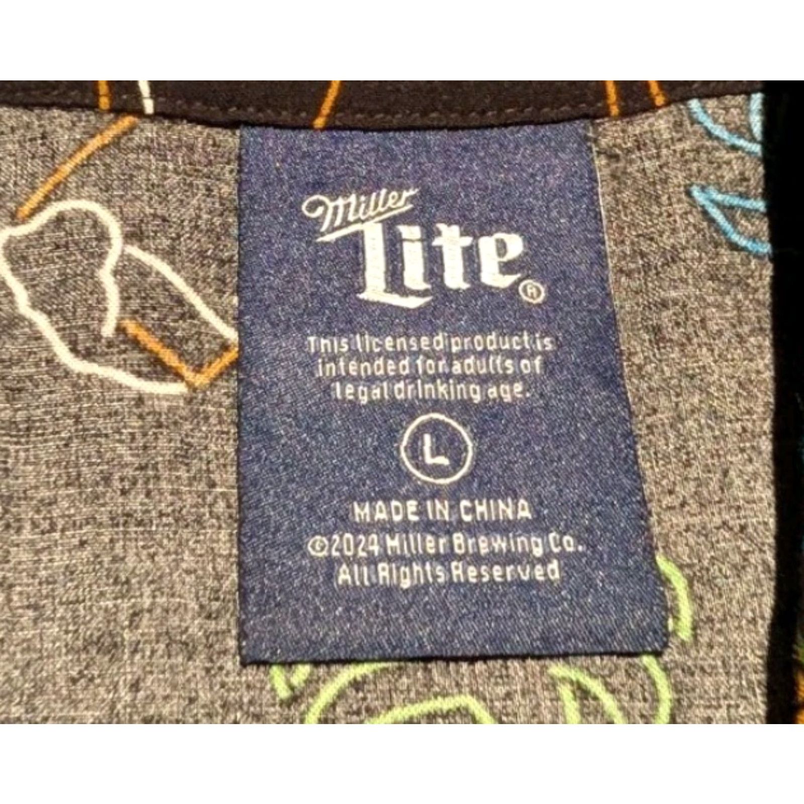 Vintage Miller Lite Beer Neon Sign Print Hawaiian Shirt Men L Black Short Sleeve Rayon Size US L / EU 52-54 / 3 - 5 Thumbnail