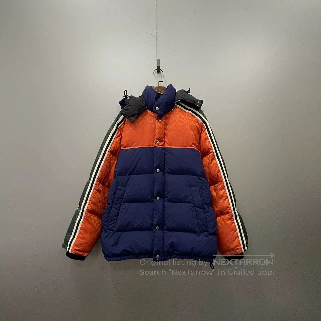 Gucci gucci logo hooded down jacket. Size US L / EU 52-54 / 3 - 1 Thumbnail