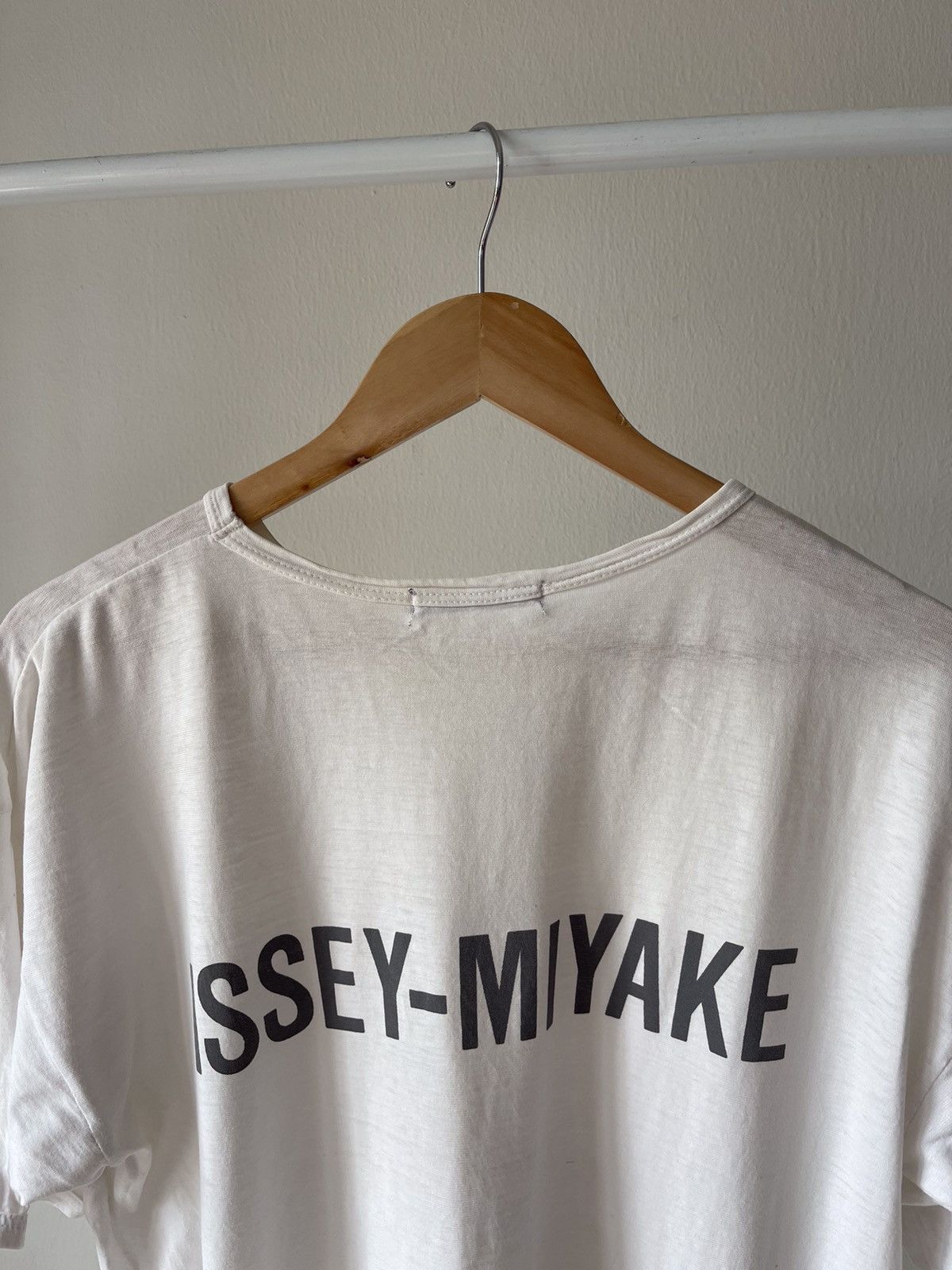 Issey Miyake 80s Issey Miyake Spellout Logo Tee A1 Size US M / EU 48-50 / 2 - 5 Thumbnail
